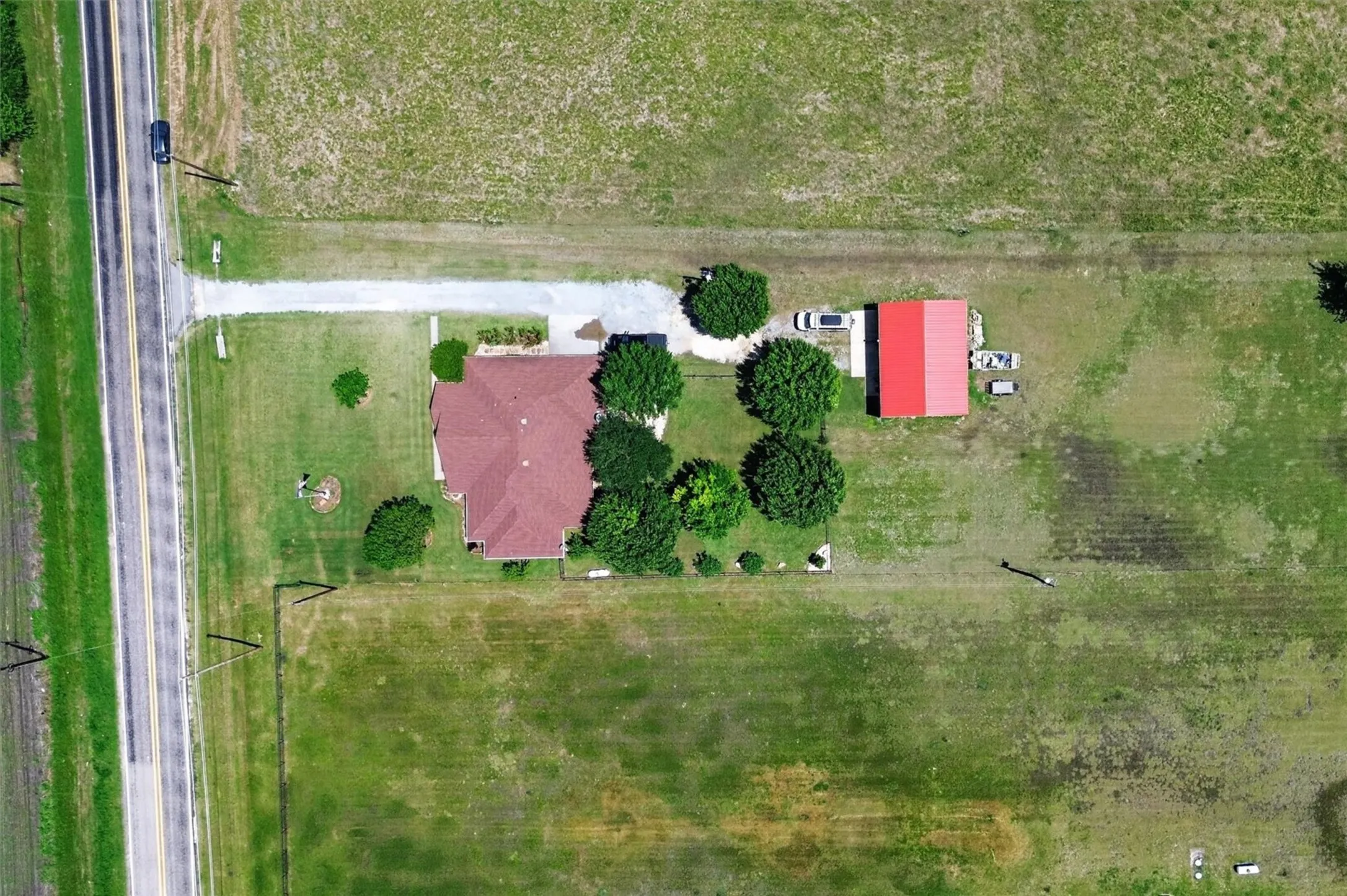 Single Family Residence For Sale in Grayson County , 8034 Fm 902, Howe, Texas 75459, 4 Bedroom, 4 Bathroom, 2 Garage spaces, 3,134 Sqft, built in 2001, Preowned, mls#21252351, Real Estate Agent in Howe, Homes For Sale in Grayson county, Homes For Sale in Howe, Realtor in Howe Texas, Real Estate Brokerage Independent Realty Texas, Luminita Cordes Realtor