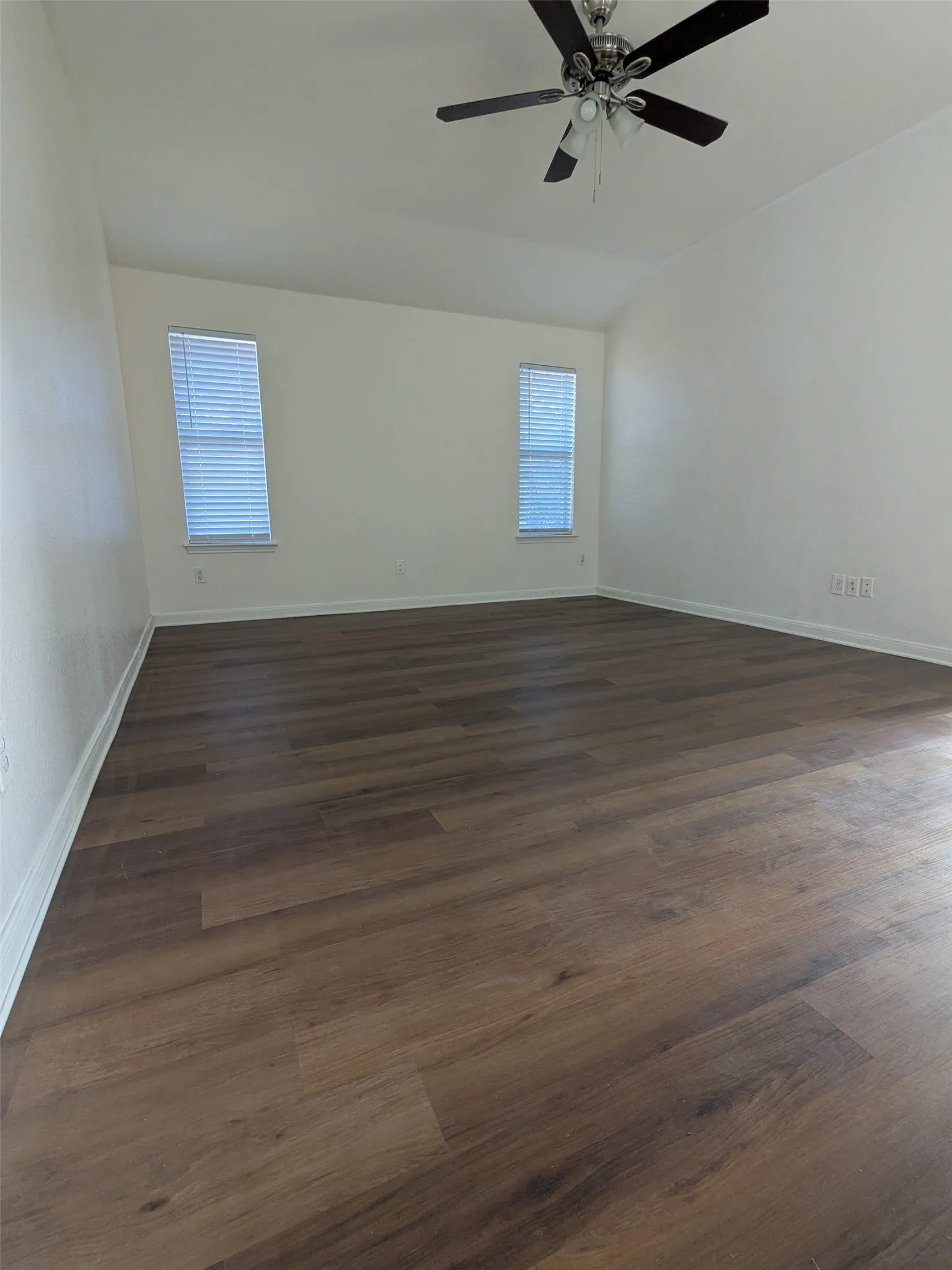 Single Family Residence For Sale in Collin County , 124 S Bending Oak Lane, Wylie, Texas 75098, 4 Bedroom, 2 Bathroom, 2 Garage spaces, 2,012 Sqft, built in 2001, Price $389,000, mls#21255370, Real Estate Agent in Wylie, Homes For Sale in Collin county, Homes For Sale in Wylie, Realtor in Wylie Texas, Real Estate Brokerage Independent Realty Texas, Luminita Cordes Realtor