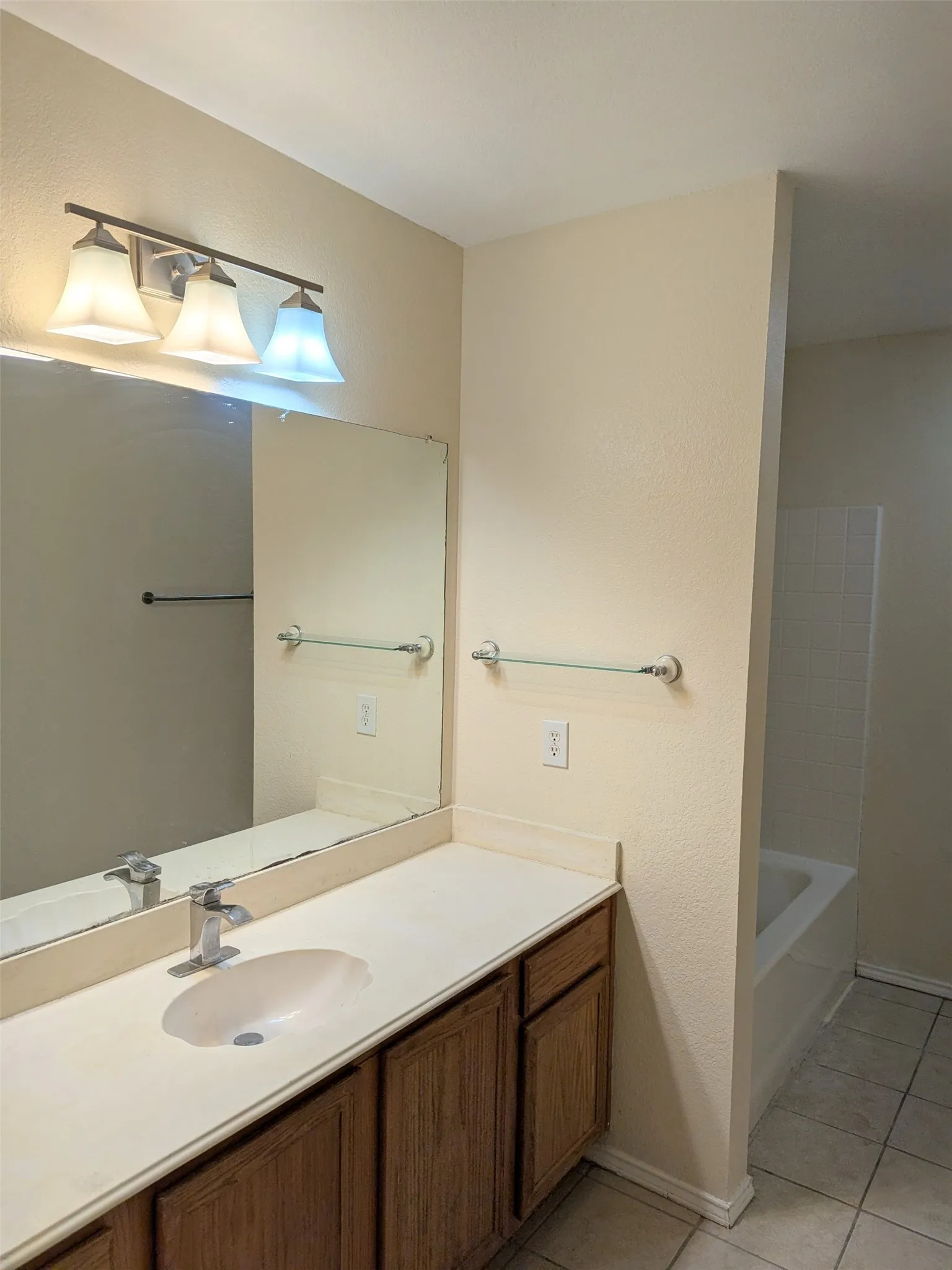 Single Family Residence For Sale in Collin County , 124 S Bending Oak Lane, Wylie, Texas 75098, 4 Bedroom, 2 Bathroom, 2 Garage spaces, 2,012 Sqft, built in 2001, Price $389,000, mls#21255370, Real Estate Agent in Wylie, Homes For Sale in Collin county, Homes For Sale in Wylie, Realtor in Wylie Texas, Real Estate Brokerage Independent Realty Texas, Luminita Cordes Realtor