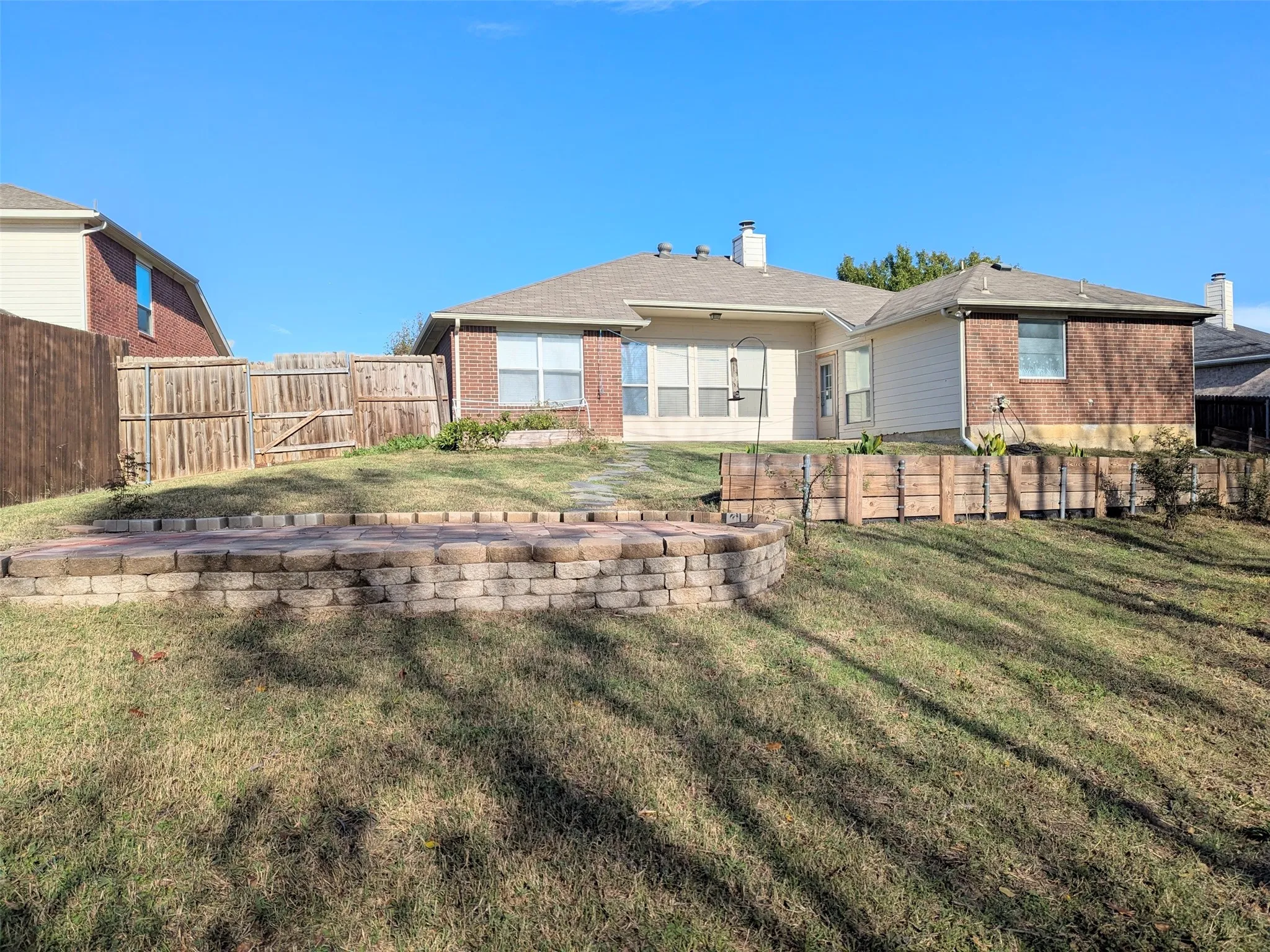 Single Family Residence For Sale in Collin County , 124 S Bending Oak Lane, Wylie, Texas 75098, 4 Bedroom, 2 Bathroom, 2 Garage spaces, 2,012 Sqft, built in 2001, Price $389,000, mls#21255370, Real Estate Agent in Wylie, Homes For Sale in Collin county, Homes For Sale in Wylie, Realtor in Wylie Texas, Real Estate Brokerage Independent Realty Texas, Luminita Cordes Realtor