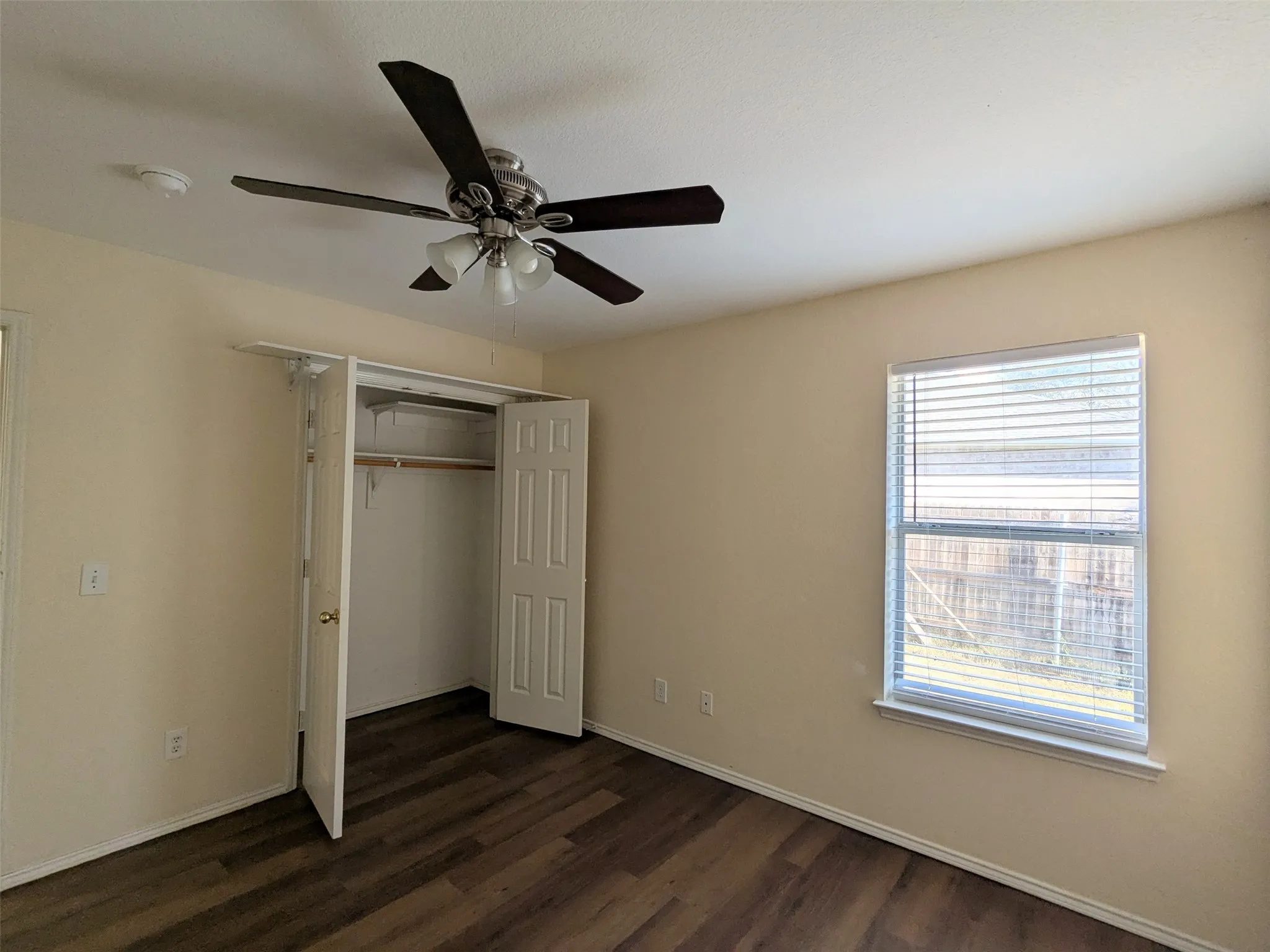 Single Family Residence For Sale in Collin County , 124 S Bending Oak Lane, Wylie, Texas 75098, 4 Bedroom, 2 Bathroom, 2 Garage spaces, 2,012 Sqft, built in 2001, Price $389,000, mls#21255370, Real Estate Agent in Wylie, Homes For Sale in Collin county, Homes For Sale in Wylie, Realtor in Wylie Texas, Real Estate Brokerage Independent Realty Texas, Luminita Cordes Realtor