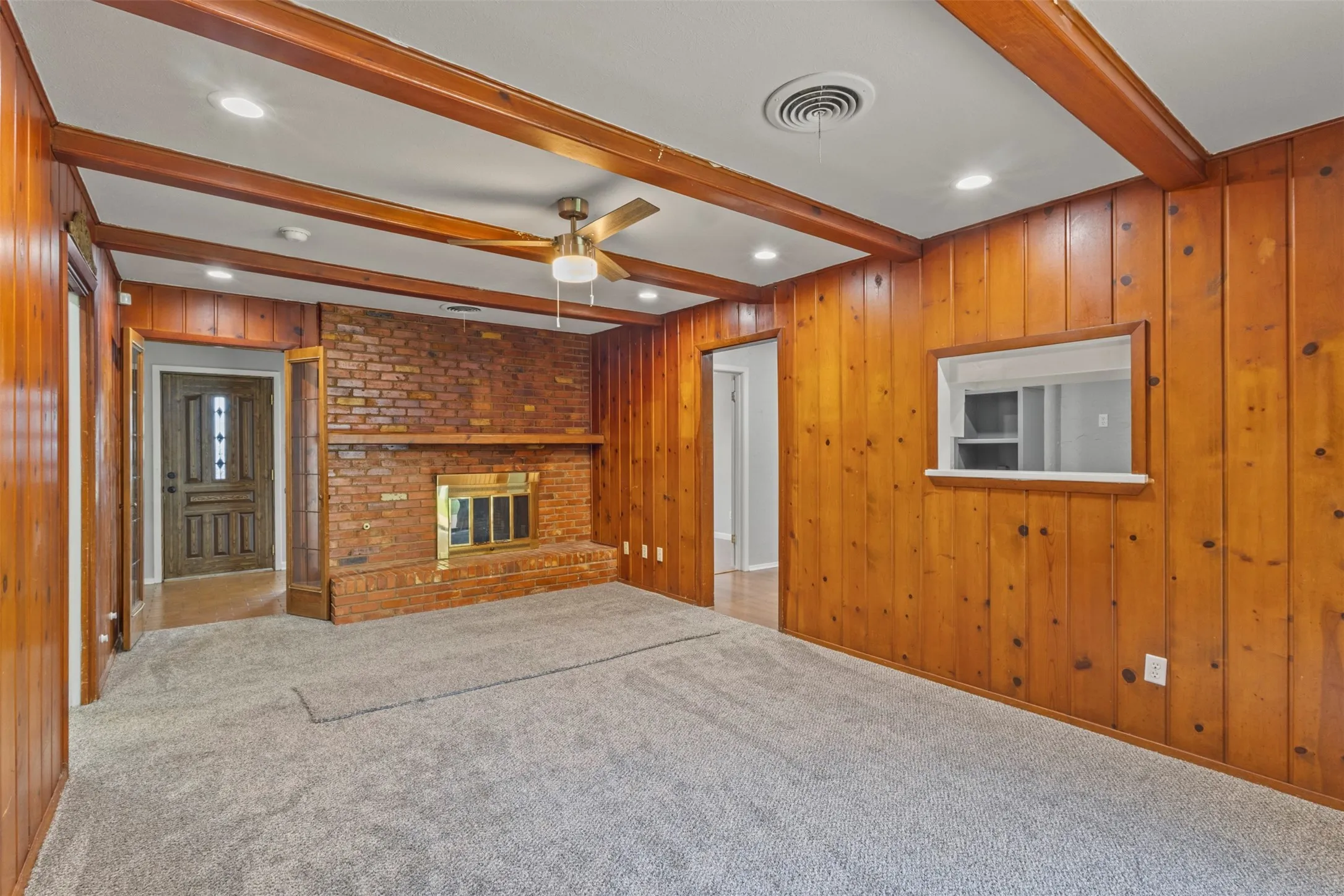 Single Family Residence For Sale in Tarrant County , 1021 Blue Lake, Fort Worth, Texas 76103, 3 Bedrooms, 2 Bathrooms, Garage spaces, 1,610 Sqft, built in 1963, Price $305,000, mls#21255306, Real Estate Agent in Fort Worth, Homes For Sale in Tarrant county, Homes For Sale in Fort Worth, Realtor in Fort Worth Texas, Real Estate Brokerage Independent Realty Texas, Luminita Cordes Realtor