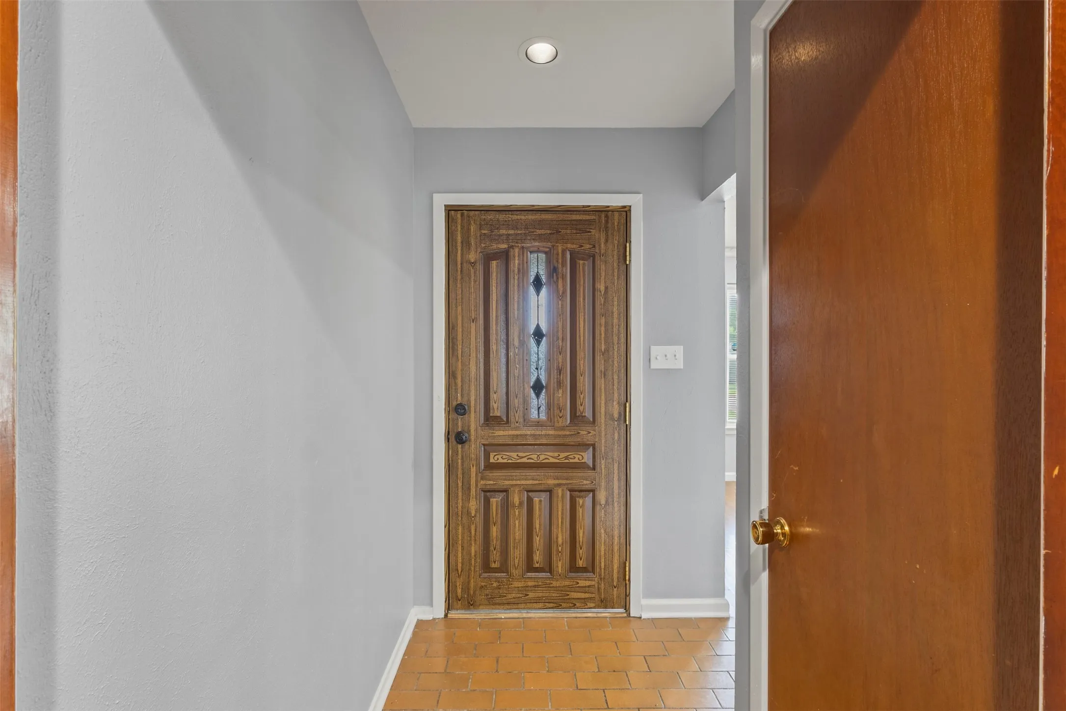 Single Family Residence For Sale in Tarrant County , 1021 Blue Lake, Fort Worth, Texas 76103, 3 Bedrooms, 2 Bathrooms, Garage spaces, 1,610 Sqft, built in 1963, Price $305,000, mls#21255306, Real Estate Agent in Fort Worth, Homes For Sale in Tarrant county, Homes For Sale in Fort Worth, Realtor in Fort Worth Texas, Real Estate Brokerage Independent Realty Texas, Luminita Cordes Realtor