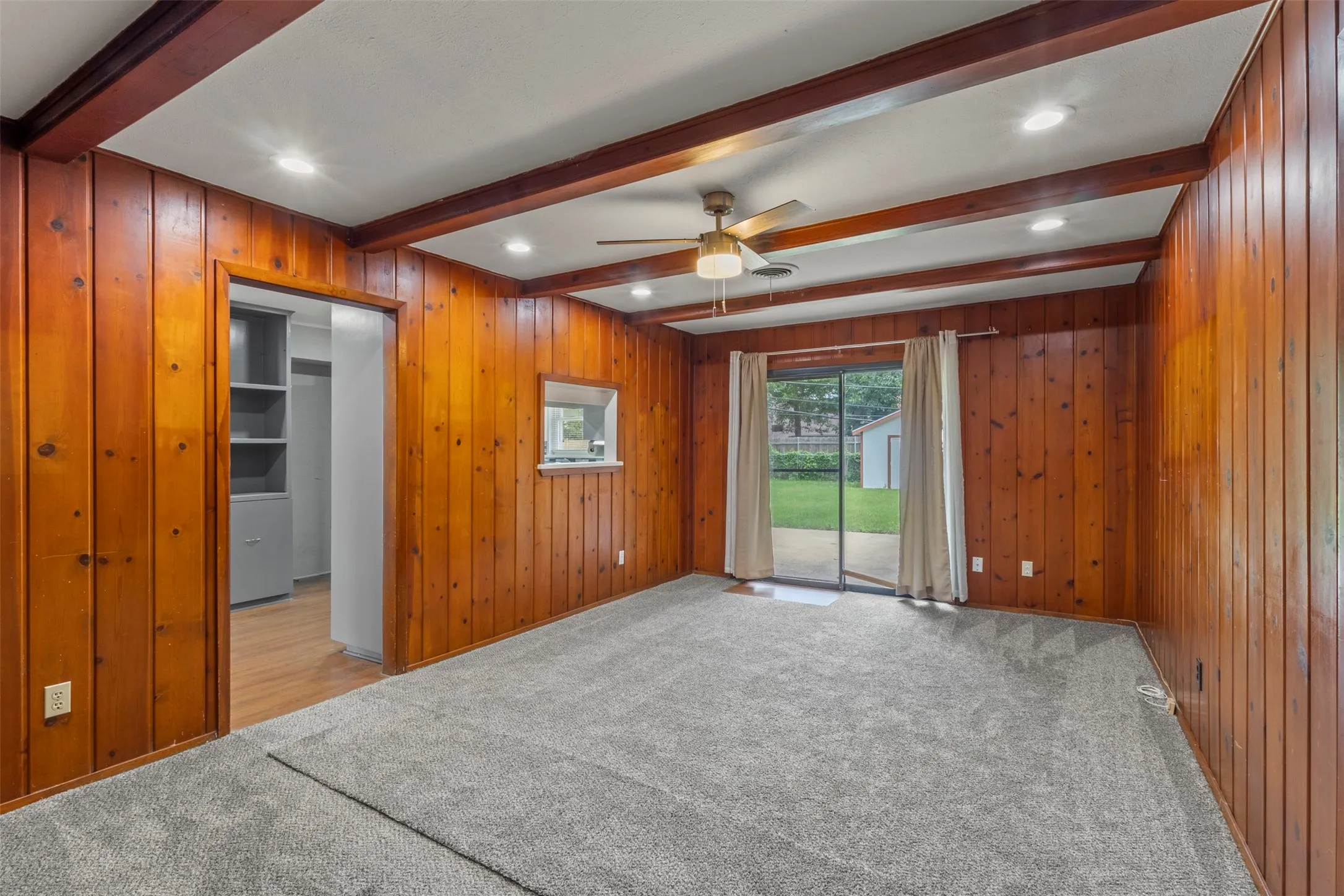 Single Family Residence For Sale in Tarrant County , 1021 Blue Lake, Fort Worth, Texas 76103, 3 Bedrooms, 2 Bathrooms, Garage spaces, 1,610 Sqft, built in 1963, Price $305,000, mls#21255306, Real Estate Agent in Fort Worth, Homes For Sale in Tarrant county, Homes For Sale in Fort Worth, Realtor in Fort Worth Texas, Real Estate Brokerage Independent Realty Texas, Luminita Cordes Realtor