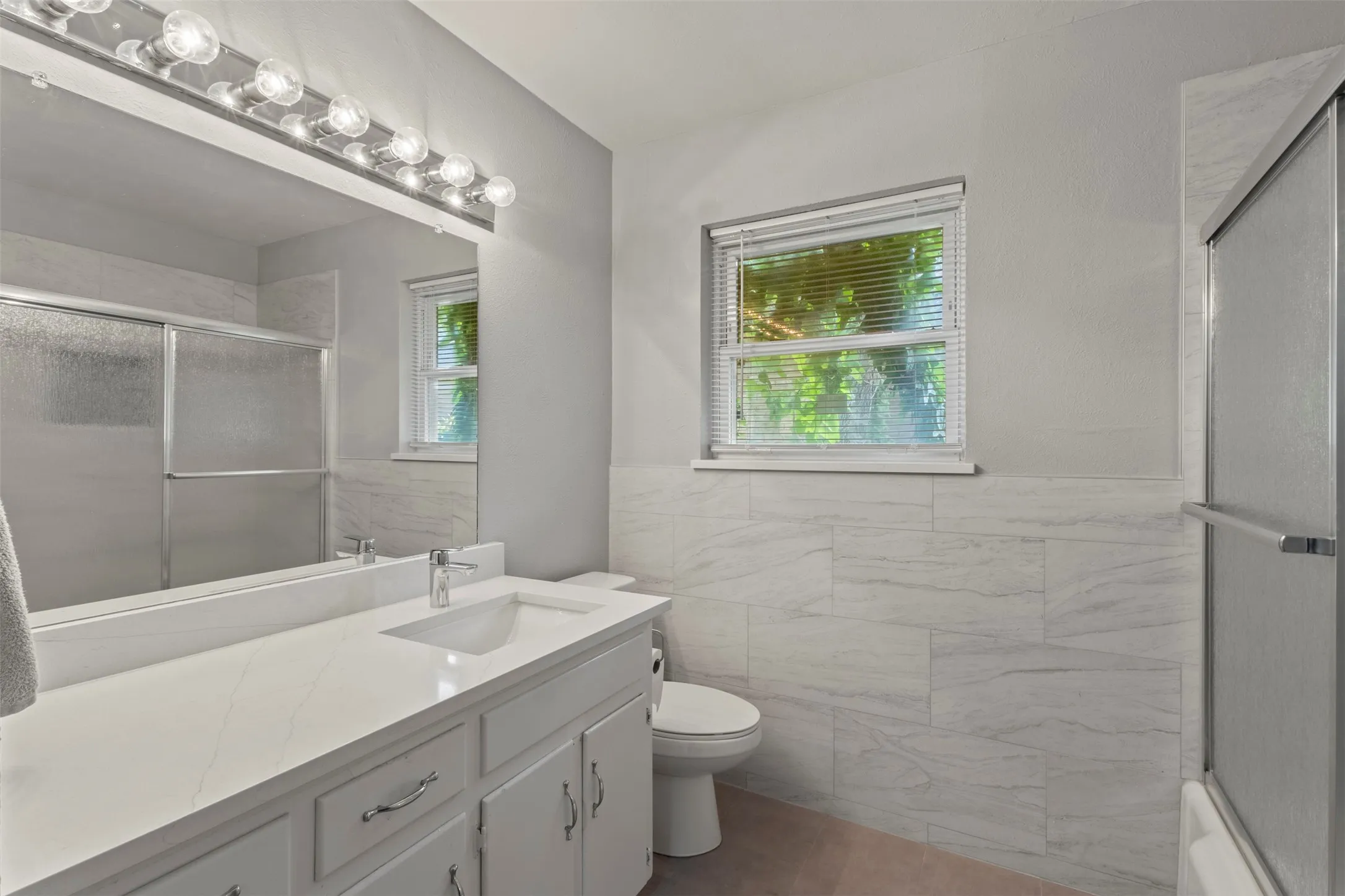 Single Family Residence For Sale in Tarrant County , 1021 Blue Lake, Fort Worth, Texas 76103, 3 Bedrooms, 2 Bathrooms, Garage spaces, 1,610 Sqft, built in 1963, Price $305,000, mls#21255306, Real Estate Agent in Fort Worth, Homes For Sale in Tarrant county, Homes For Sale in Fort Worth, Realtor in Fort Worth Texas, Real Estate Brokerage Independent Realty Texas, Luminita Cordes Realtor