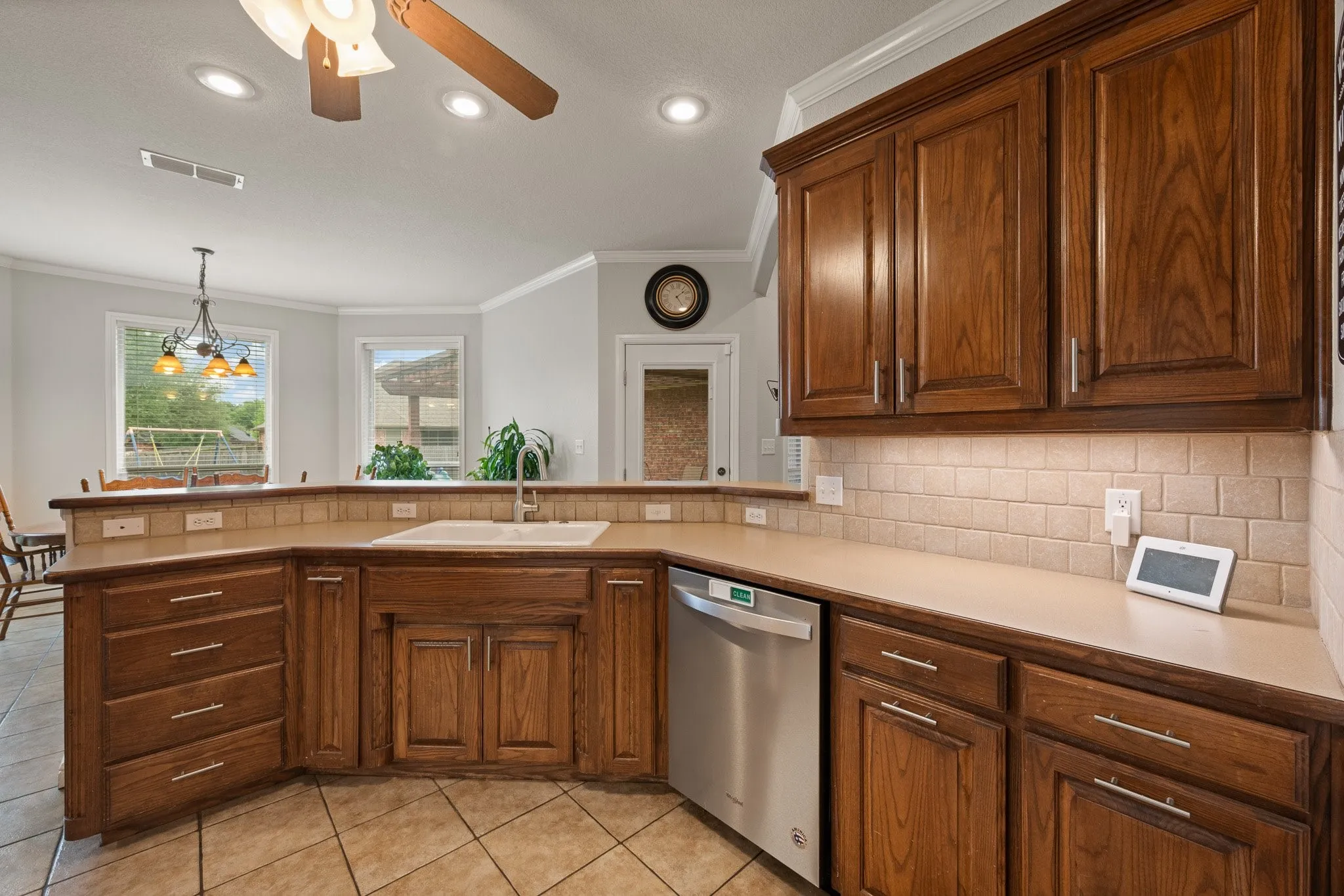 Single Family Residence For Sale in Johnson County , 1617 Spencer Lane, Cleburne, Texas 76033, 3 Bedroom, 3 Bathroom, 2 Garage spaces, 1,848 Sqft, built in 2005, mls#21252402, Real Estate Agent in Cleburne, Homes For Sale in Johnson county, Homes For Sale in Cleburne, Realtor in Cleburne Texas, Real Estate Brokerage Independent Realty Texas, Luminita Cordes Realtor