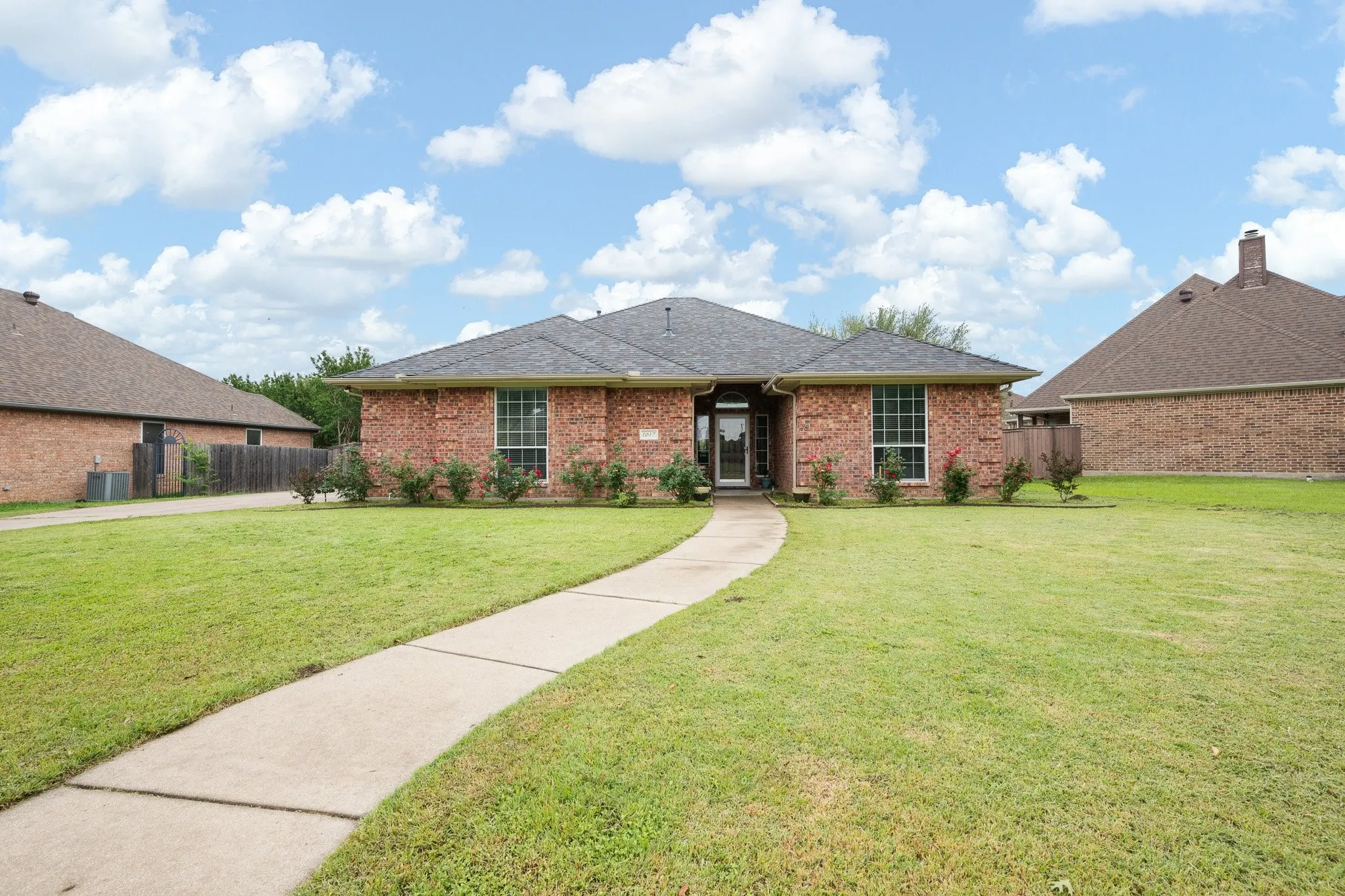Single Family Residence For Sale in Johnson County , 1617 Spencer Lane, Cleburne, Texas 76033, 3 Bedroom, 3 Bathroom, 2 Garage spaces, 1,848 Sqft, built in 2005, mls#21252402, Real Estate Agent in Cleburne, Homes For Sale in Johnson county, Homes For Sale in Cleburne, Realtor in Cleburne Texas, Real Estate Brokerage Independent Realty Texas, Luminita Cordes Realtor