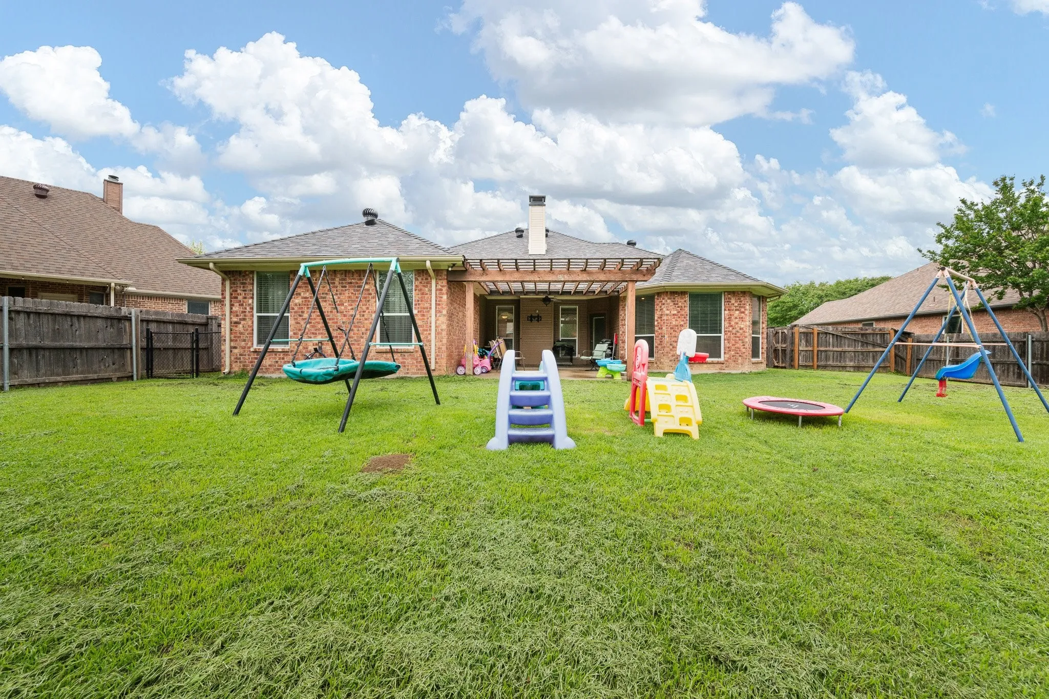 Single Family Residence For Sale in Johnson County , 1617 Spencer Lane, Cleburne, Texas 76033, 3 Bedroom, 3 Bathroom, 2 Garage spaces, 1,848 Sqft, built in 2005, mls#21252402, Real Estate Agent in Cleburne, Homes For Sale in Johnson county, Homes For Sale in Cleburne, Realtor in Cleburne Texas, Real Estate Brokerage Independent Realty Texas, Luminita Cordes Realtor