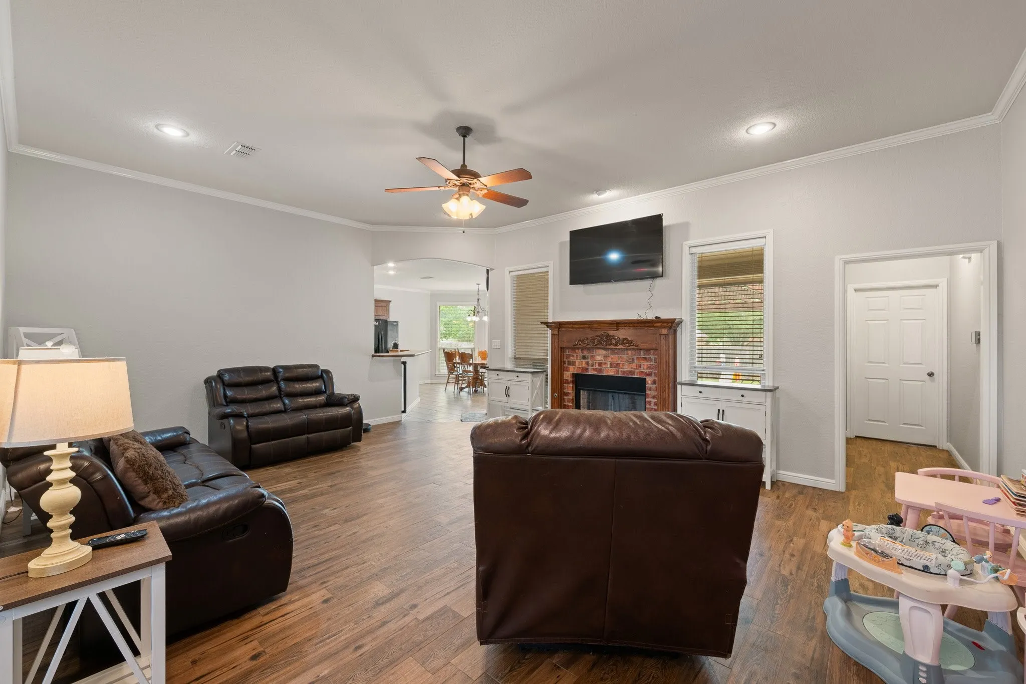 Single Family Residence For Sale in Johnson County , 1617 Spencer Lane, Cleburne, Texas 76033, 3 Bedroom, 3 Bathroom, 2 Garage spaces, 1,848 Sqft, built in 2005, mls#21252402, Real Estate Agent in Cleburne, Homes For Sale in Johnson county, Homes For Sale in Cleburne, Realtor in Cleburne Texas, Real Estate Brokerage Independent Realty Texas, Luminita Cordes Realtor