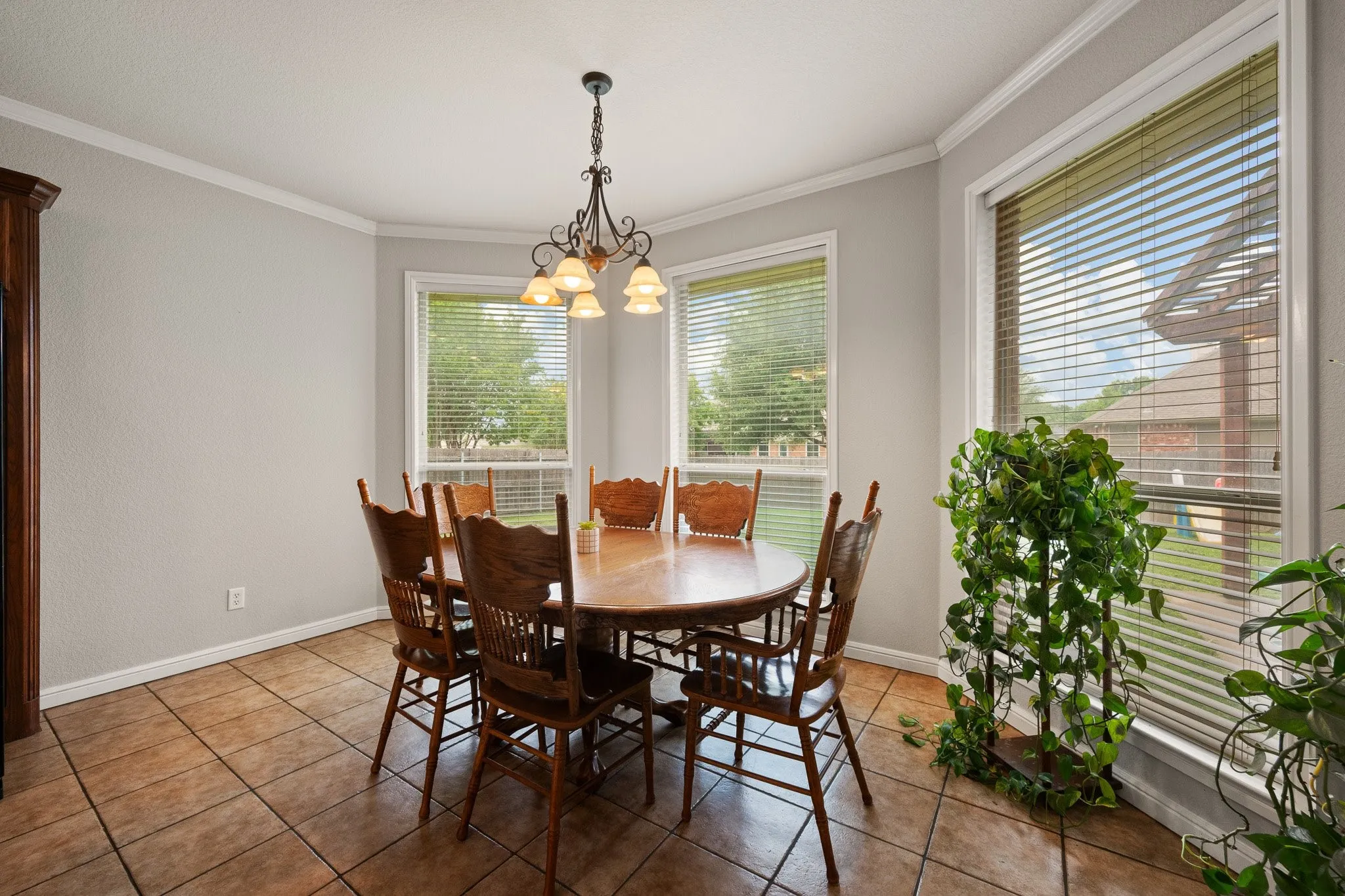 Single Family Residence For Sale in Johnson County , 1617 Spencer Lane, Cleburne, Texas 76033, 3 Bedroom, 3 Bathroom, 2 Garage spaces, 1,848 Sqft, built in 2005, mls#21252402, Real Estate Agent in Cleburne, Homes For Sale in Johnson county, Homes For Sale in Cleburne, Realtor in Cleburne Texas, Real Estate Brokerage Independent Realty Texas, Luminita Cordes Realtor