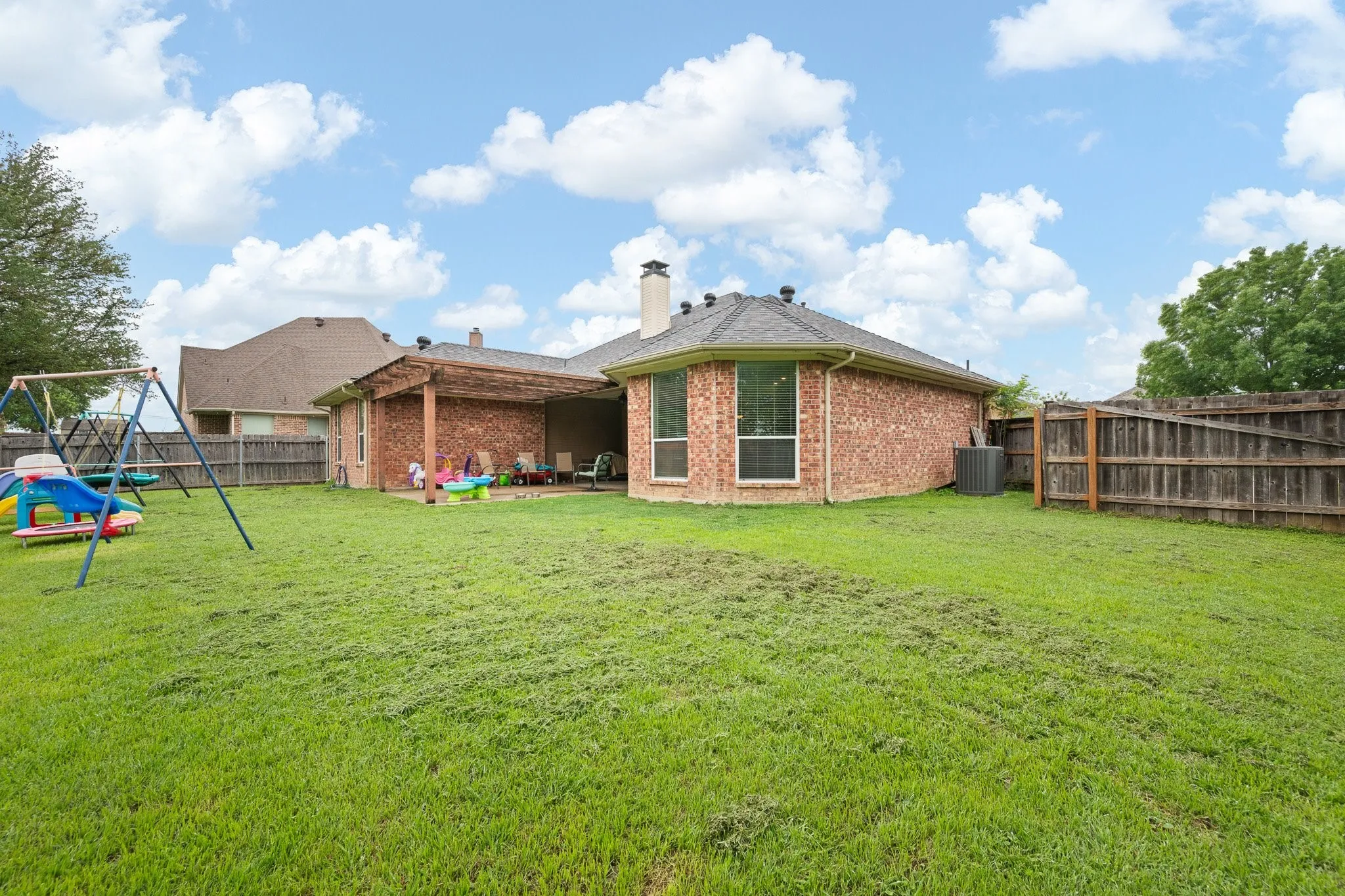 Single Family Residence For Sale in Johnson County , 1617 Spencer Lane, Cleburne, Texas 76033, 3 Bedroom, 3 Bathroom, 2 Garage spaces, 1,848 Sqft, built in 2005, mls#21252402, Real Estate Agent in Cleburne, Homes For Sale in Johnson county, Homes For Sale in Cleburne, Realtor in Cleburne Texas, Real Estate Brokerage Independent Realty Texas, Luminita Cordes Realtor