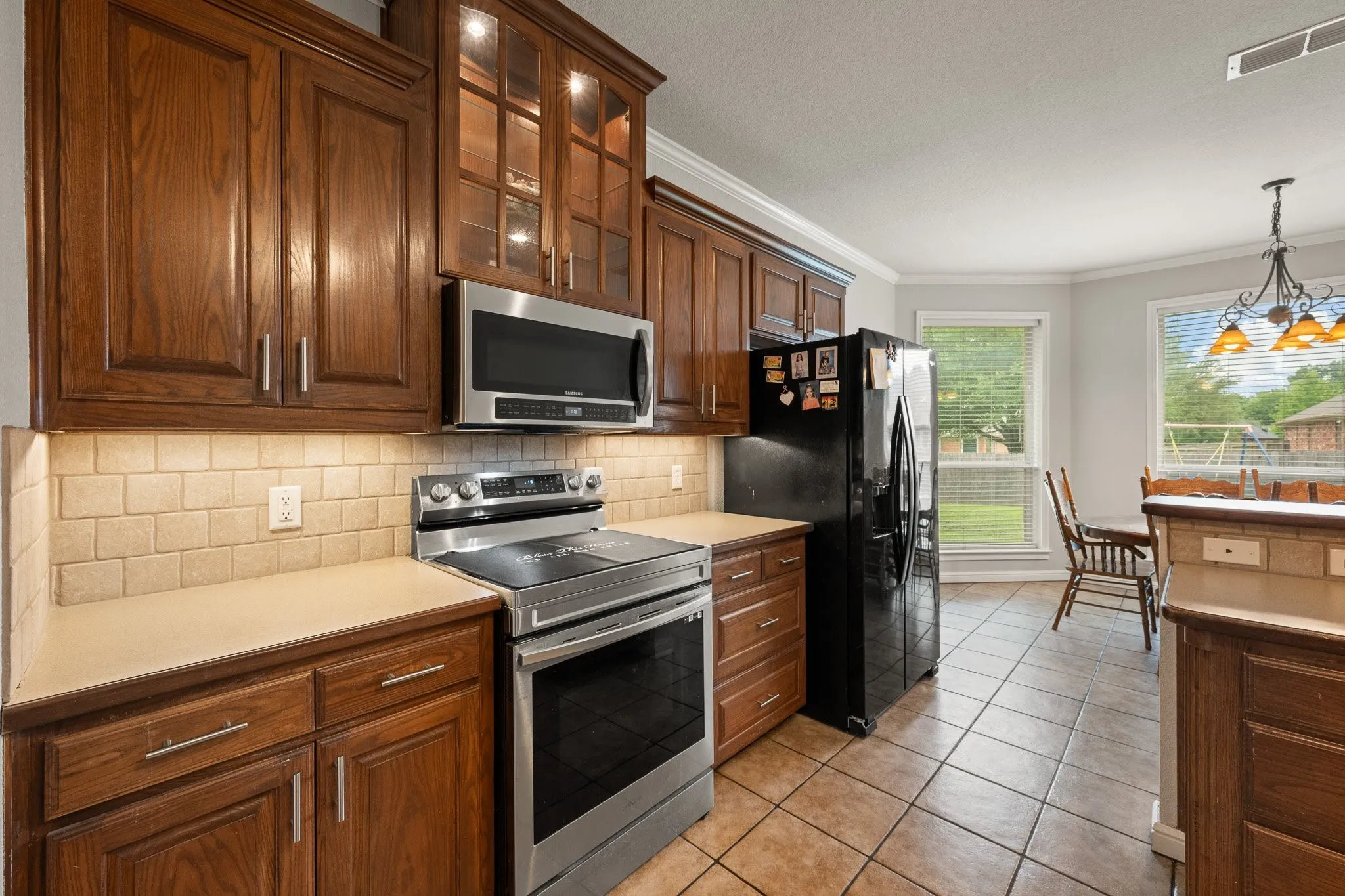 Single Family Residence For Sale in Johnson County , 1617 Spencer Lane, Cleburne, Texas 76033, 3 Bedroom, 3 Bathroom, 2 Garage spaces, 1,848 Sqft, built in 2005, mls#21252402, Real Estate Agent in Cleburne, Homes For Sale in Johnson county, Homes For Sale in Cleburne, Realtor in Cleburne Texas, Real Estate Brokerage Independent Realty Texas, Luminita Cordes Realtor