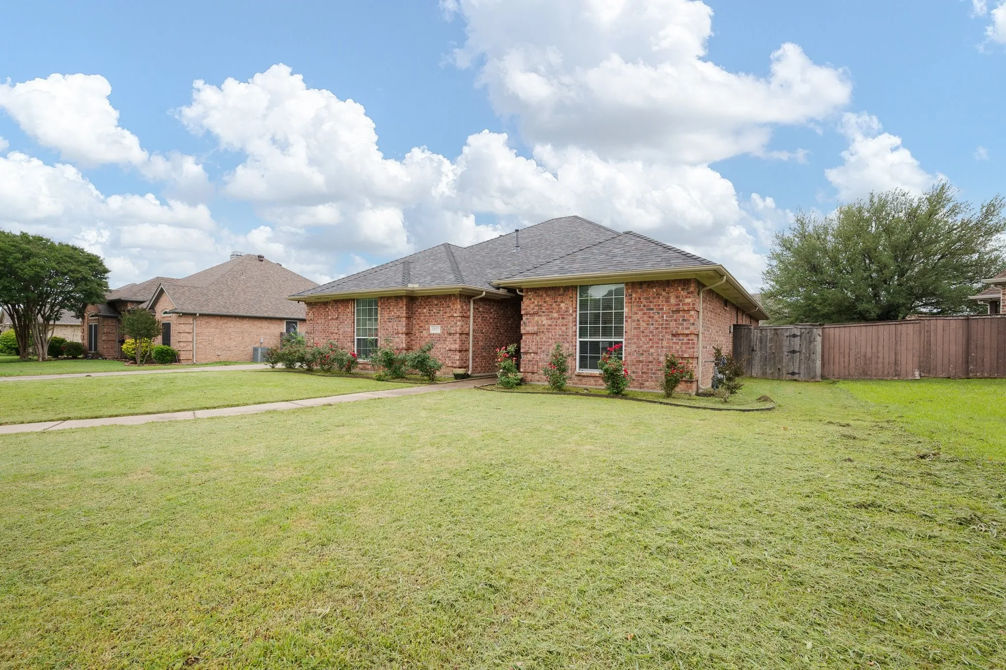 Single Family Residence For Sale in Johnson County , 1617 Spencer Lane, Cleburne, Texas 76033, 3 Bedroom, 3 Bathroom, 2 Garage spaces, 1,848 Sqft, built in 2005, mls#21252402, Real Estate Agent in Cleburne, Homes For Sale in Johnson county, Homes For Sale in Cleburne, Realtor in Cleburne Texas, Real Estate Brokerage Independent Realty Texas, Luminita Cordes Realtor