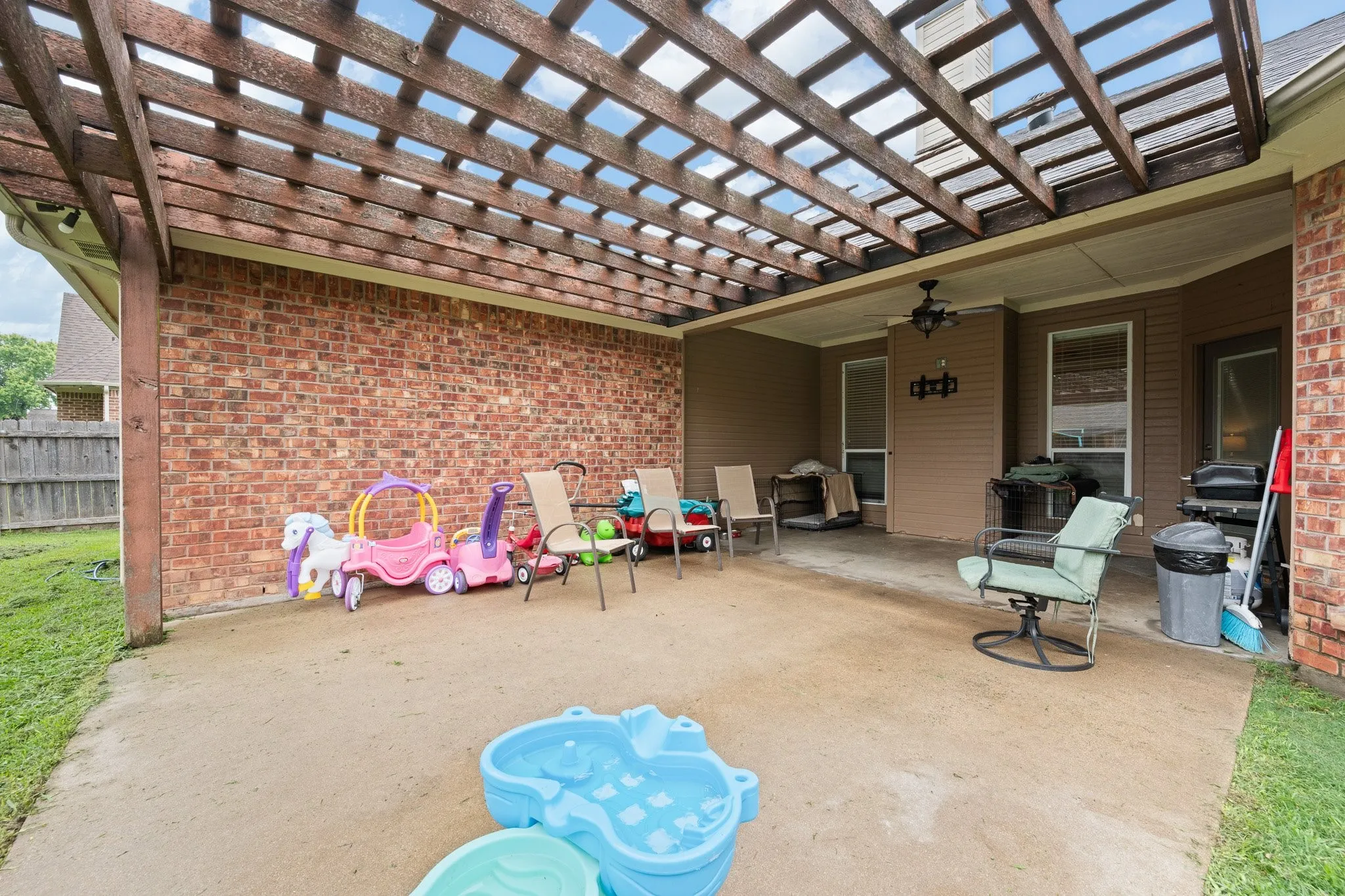 Single Family Residence For Sale in Johnson County , 1617 Spencer Lane, Cleburne, Texas 76033, 3 Bedroom, 3 Bathroom, 2 Garage spaces, 1,848 Sqft, built in 2005, mls#21252402, Real Estate Agent in Cleburne, Homes For Sale in Johnson county, Homes For Sale in Cleburne, Realtor in Cleburne Texas, Real Estate Brokerage Independent Realty Texas, Luminita Cordes Realtor