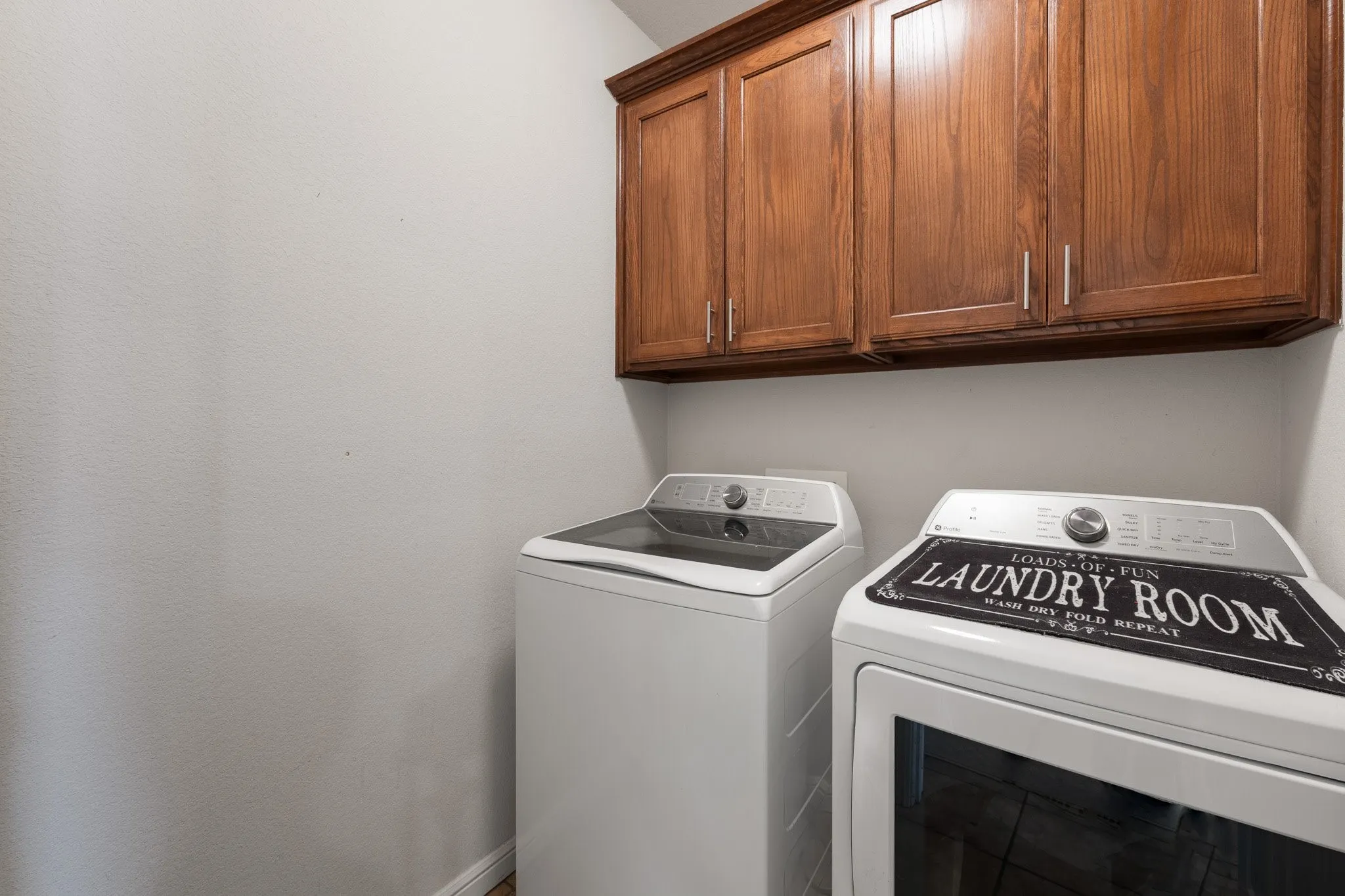 Single Family Residence For Sale in Johnson County , 1617 Spencer Lane, Cleburne, Texas 76033, 3 Bedroom, 3 Bathroom, 2 Garage spaces, 1,848 Sqft, built in 2005, mls#21252402, Real Estate Agent in Cleburne, Homes For Sale in Johnson county, Homes For Sale in Cleburne, Realtor in Cleburne Texas, Real Estate Brokerage Independent Realty Texas, Luminita Cordes Realtor