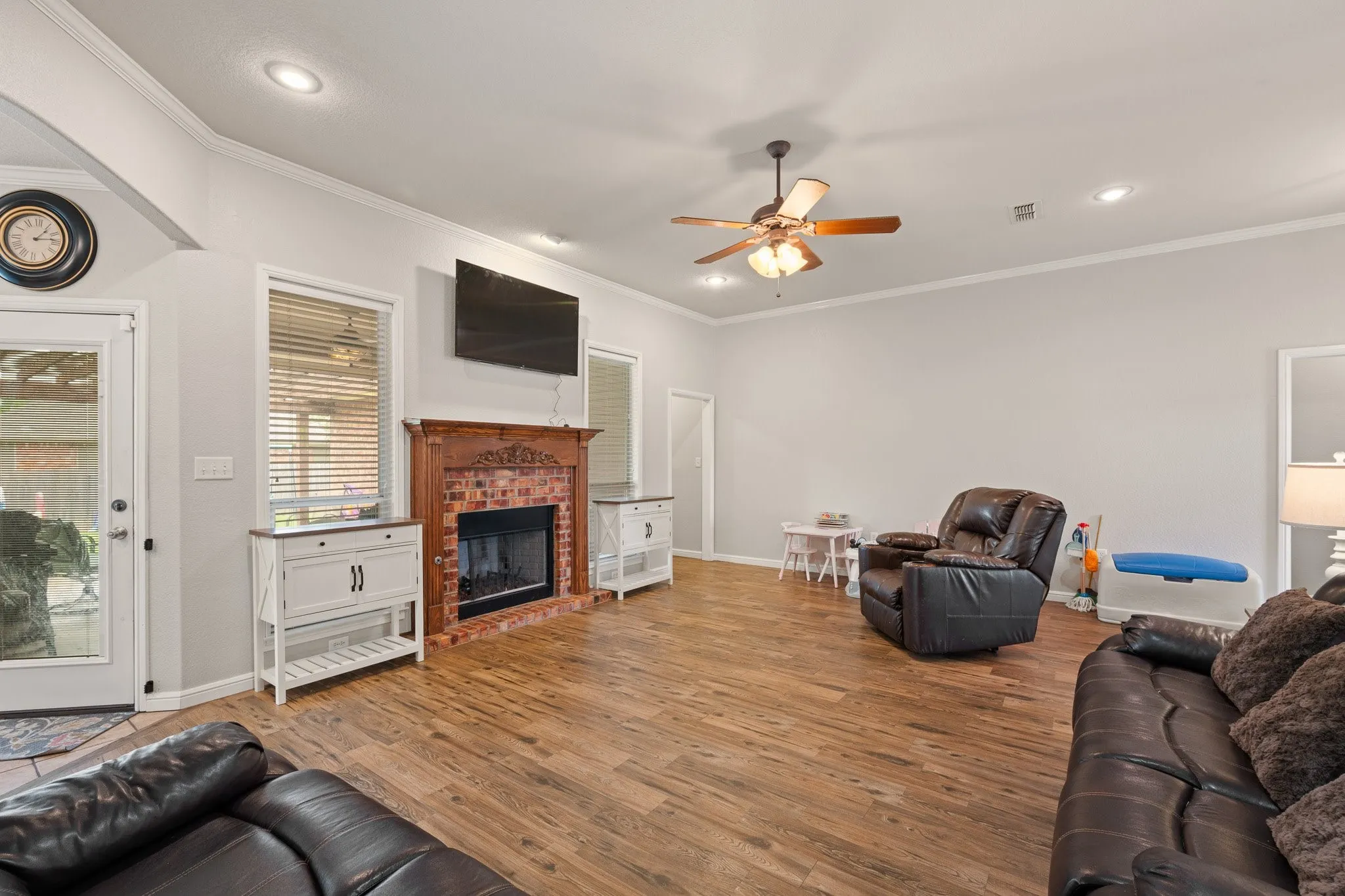 Single Family Residence For Sale in Johnson County , 1617 Spencer Lane, Cleburne, Texas 76033, 3 Bedroom, 3 Bathroom, 2 Garage spaces, 1,848 Sqft, built in 2005, mls#21252402, Real Estate Agent in Cleburne, Homes For Sale in Johnson county, Homes For Sale in Cleburne, Realtor in Cleburne Texas, Real Estate Brokerage Independent Realty Texas, Luminita Cordes Realtor