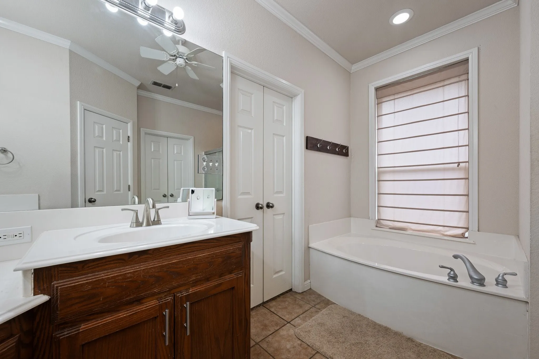 Single Family Residence For Sale in Johnson County , 1617 Spencer Lane, Cleburne, Texas 76033, 3 Bedroom, 3 Bathroom, 2 Garage spaces, 1,848 Sqft, built in 2005, mls#21252402, Real Estate Agent in Cleburne, Homes For Sale in Johnson county, Homes For Sale in Cleburne, Realtor in Cleburne Texas, Real Estate Brokerage Independent Realty Texas, Luminita Cordes Realtor