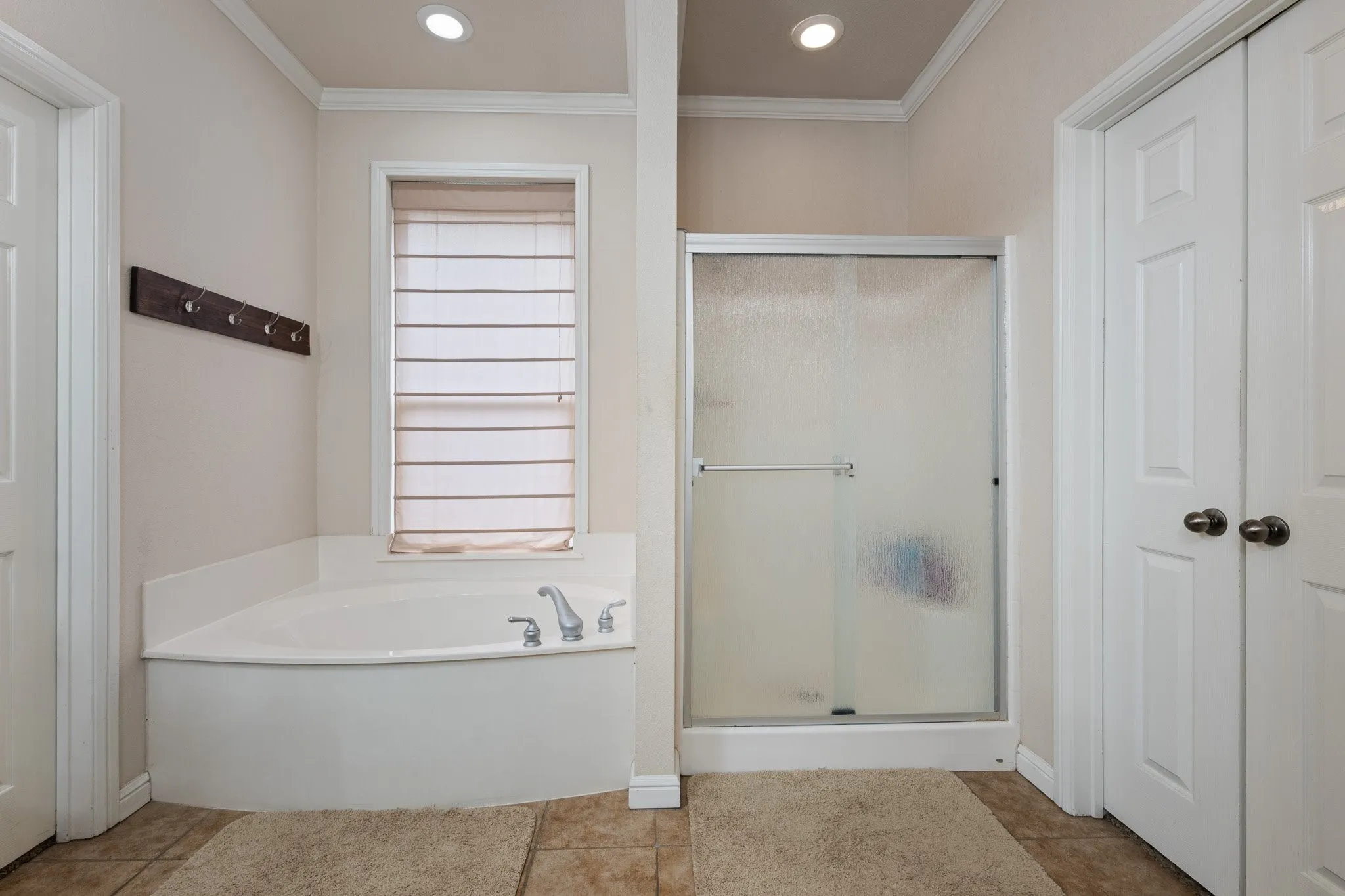 Single Family Residence For Sale in Johnson County , 1617 Spencer Lane, Cleburne, Texas 76033, 3 Bedroom, 3 Bathroom, 2 Garage spaces, 1,848 Sqft, built in 2005, mls#21252402, Real Estate Agent in Cleburne, Homes For Sale in Johnson county, Homes For Sale in Cleburne, Realtor in Cleburne Texas, Real Estate Brokerage Independent Realty Texas, Luminita Cordes Realtor
