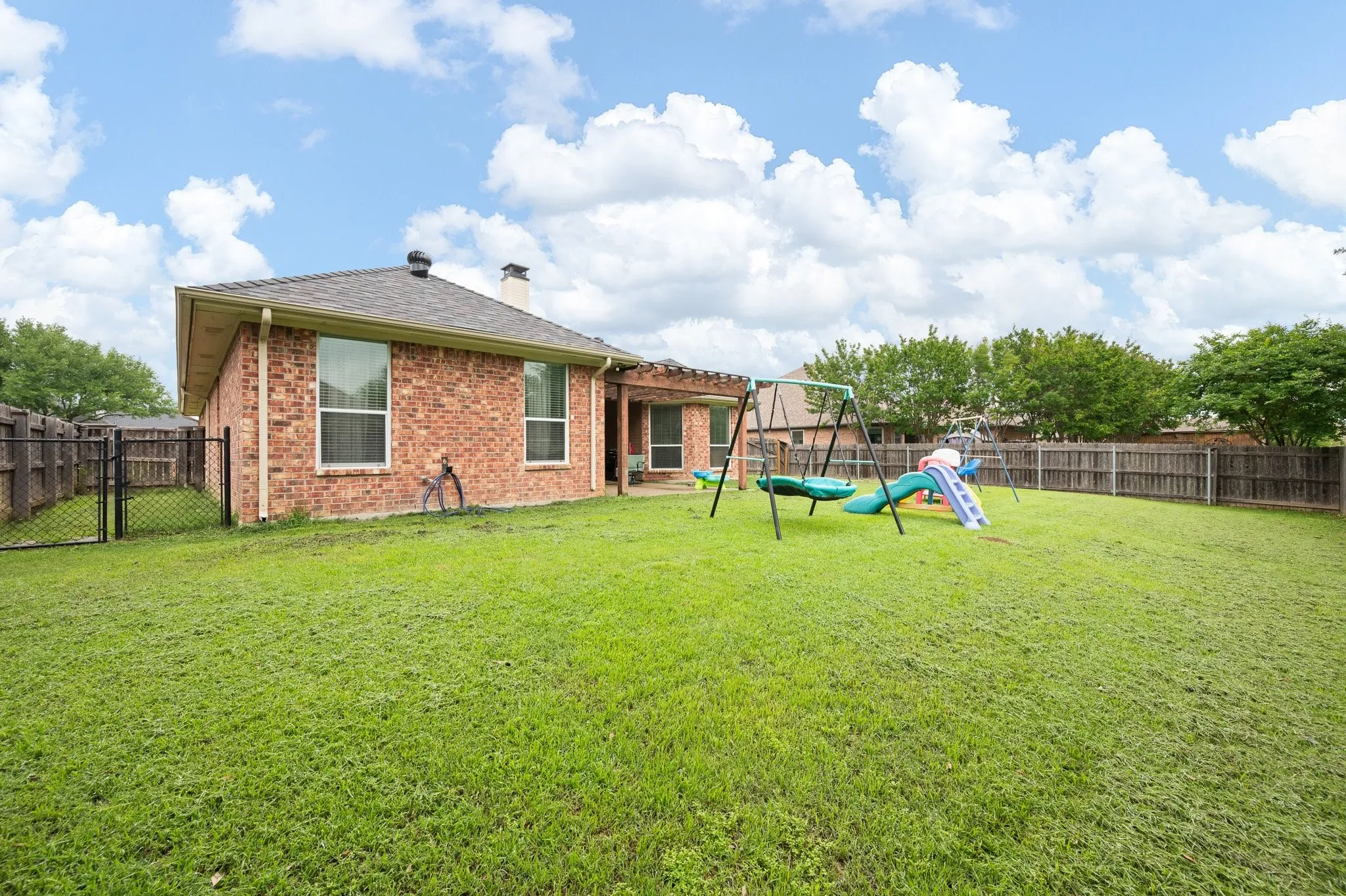Single Family Residence For Sale in Johnson County , 1617 Spencer Lane, Cleburne, Texas 76033, 3 Bedroom, 3 Bathroom, 2 Garage spaces, 1,848 Sqft, built in 2005, mls#21252402, Real Estate Agent in Cleburne, Homes For Sale in Johnson county, Homes For Sale in Cleburne, Realtor in Cleburne Texas, Real Estate Brokerage Independent Realty Texas, Luminita Cordes Realtor