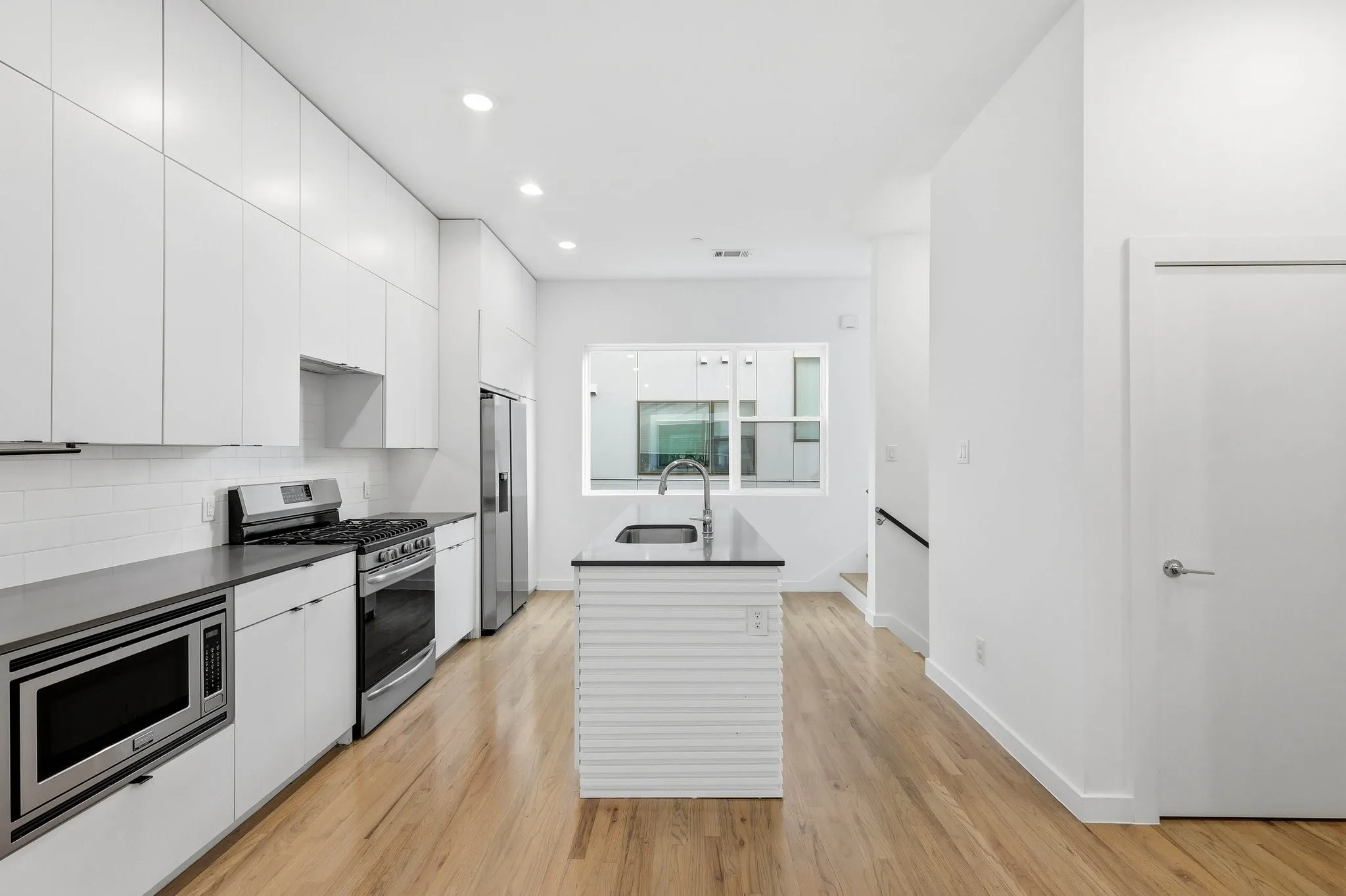 Condominium For Rent in Dallas County , 427 W 10TH Street 502, Dallas, Texas 75208, 2 Bedrooms, 3 Bathrooms, 2 Garage spaces, 1,625 Sqft, built in 2018, Preowned, Price $2,995, mls#21255167, Real Estate Agent in Dallas, Homes For Rent in Dallas county, Homes For Rent in Dallas, Realtor in Dallas Texas, Real Estate Brokerage Independent Realty Texas, Luminita Cordes Realtor