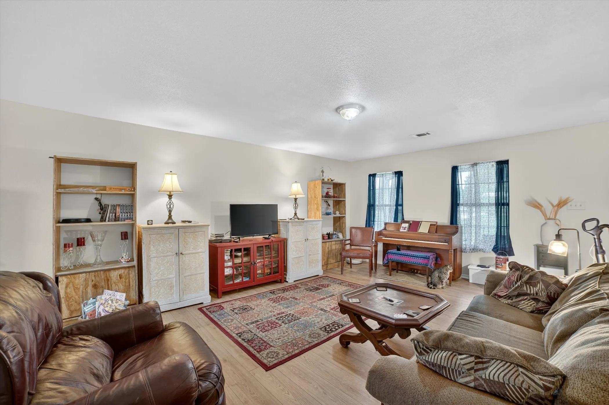 Single Family Residence For Sale in Kaufman County , 1284 County Road 101, Kaufman, Texas 75142, 3 Bedroom, 3 Bathroom, Garage spaces, 1,683 Sqft, built in 2005, Preowned, mls#21254591, Real Estate Agent in Kaufman, Homes For Sale in Kaufman county, Homes For Sale in Kaufman, Realtor in Kaufman Texas, Real Estate Brokerage Independent Realty Texas, Luminita Cordes Realtor