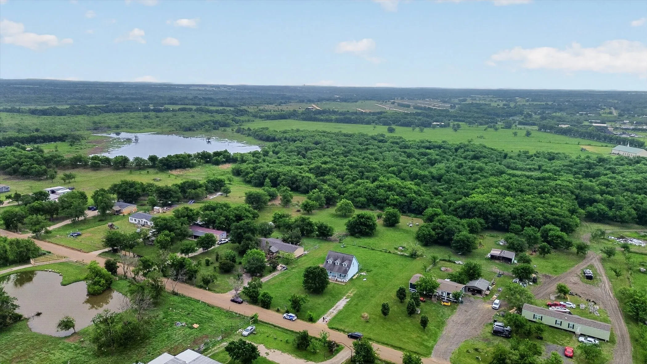 Single Family Residence For Sale in Kaufman County , 1284 County Road 101, Kaufman, Texas 75142, 3 Bedroom, 3 Bathroom, Garage spaces, 1,683 Sqft, built in 2005, Preowned, mls#21254591, Real Estate Agent in Kaufman, Homes For Sale in Kaufman county, Homes For Sale in Kaufman, Realtor in Kaufman Texas, Real Estate Brokerage Independent Realty Texas, Luminita Cordes Realtor