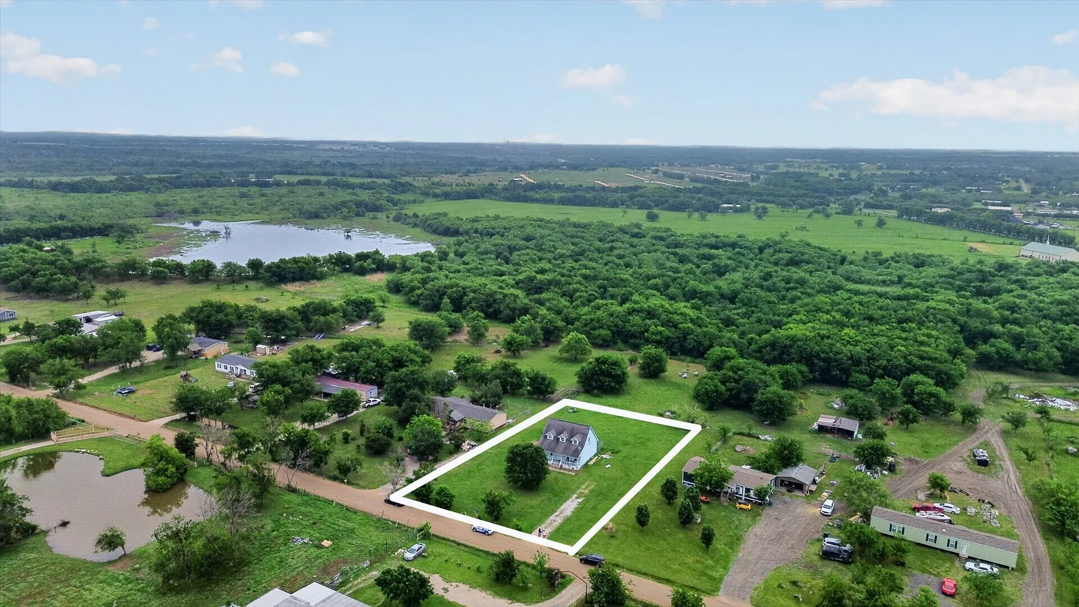 Single Family Residence For Sale in Kaufman County , 1284 County Road 101, Kaufman, Texas 75142, 3 Bedroom, 3 Bathroom, Garage spaces, 1,683 Sqft, built in 2005, Preowned, mls#21254591, Real Estate Agent in Kaufman, Homes For Sale in Kaufman county, Homes For Sale in Kaufman, Realtor in Kaufman Texas, Real Estate Brokerage Independent Realty Texas, Luminita Cordes Realtor
