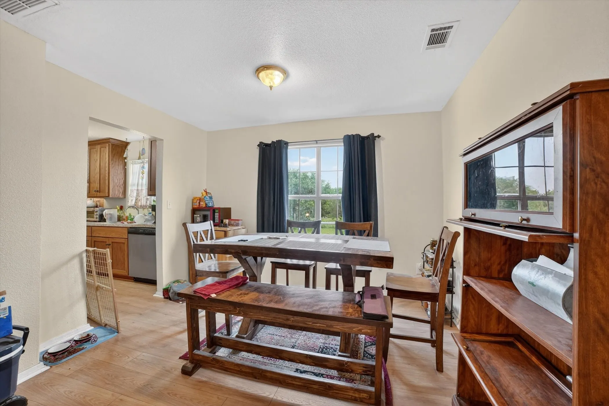 Single Family Residence For Sale in Kaufman County , 1284 County Road 101, Kaufman, Texas 75142, 3 Bedroom, 3 Bathroom, Garage spaces, 1,683 Sqft, built in 2005, Preowned, mls#21254591, Real Estate Agent in Kaufman, Homes For Sale in Kaufman county, Homes For Sale in Kaufman, Realtor in Kaufman Texas, Real Estate Brokerage Independent Realty Texas, Luminita Cordes Realtor