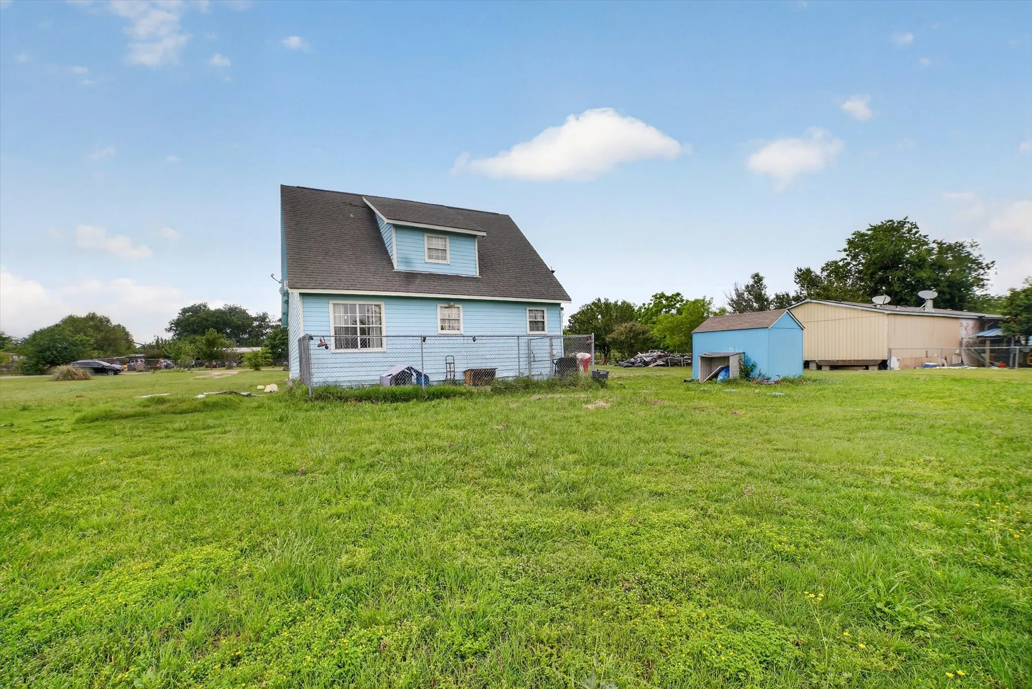 Single Family Residence For Sale in Kaufman County , 1284 County Road 101, Kaufman, Texas 75142, 3 Bedroom, 3 Bathroom, Garage spaces, 1,683 Sqft, built in 2005, Preowned, mls#21254591, Real Estate Agent in Kaufman, Homes For Sale in Kaufman county, Homes For Sale in Kaufman, Realtor in Kaufman Texas, Real Estate Brokerage Independent Realty Texas, Luminita Cordes Realtor
