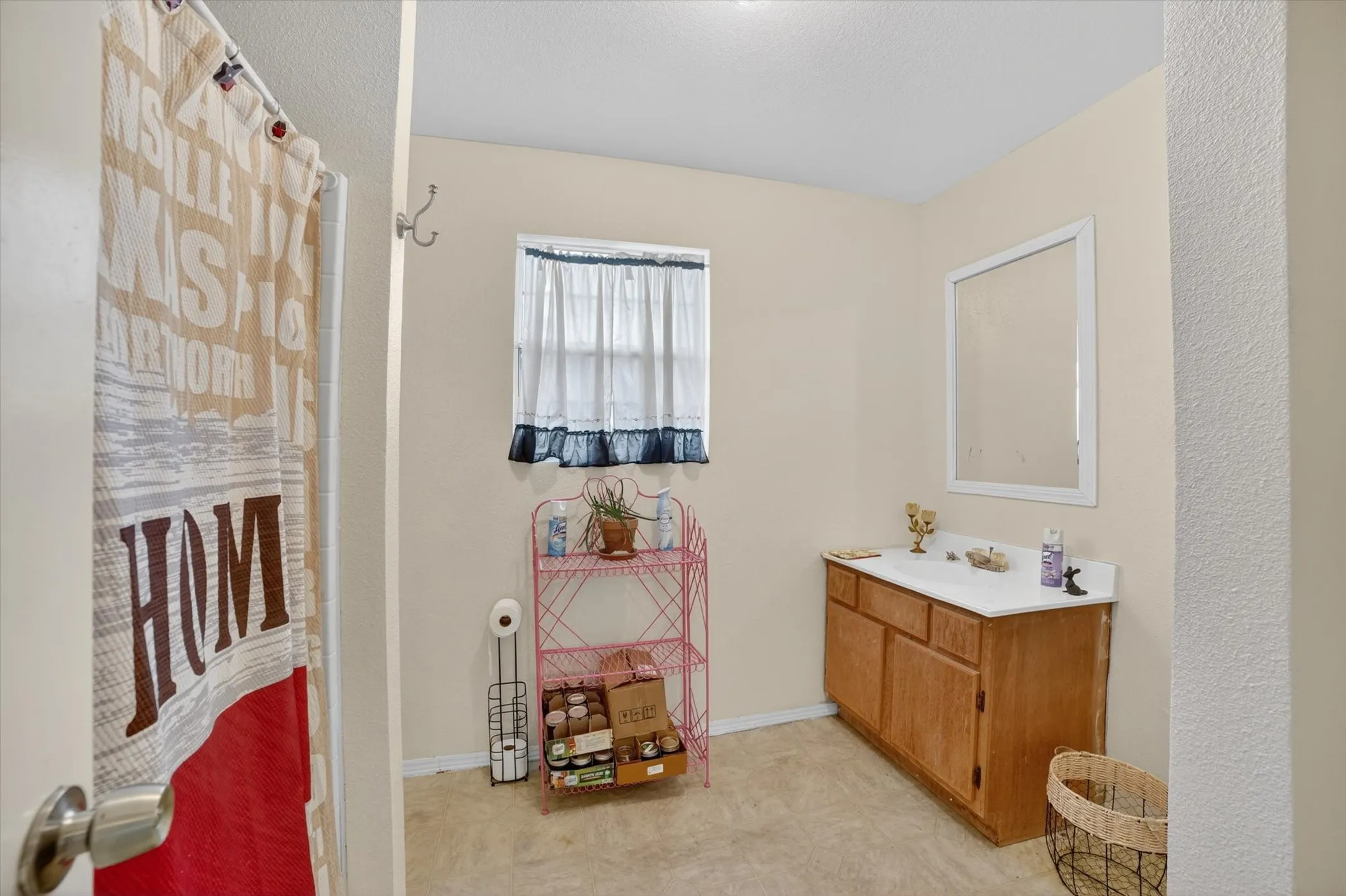 Single Family Residence For Sale in Kaufman County , 1284 County Road 101, Kaufman, Texas 75142, 3 Bedroom, 3 Bathroom, Garage spaces, 1,683 Sqft, built in 2005, Preowned, mls#21254591, Real Estate Agent in Kaufman, Homes For Sale in Kaufman county, Homes For Sale in Kaufman, Realtor in Kaufman Texas, Real Estate Brokerage Independent Realty Texas, Luminita Cordes Realtor