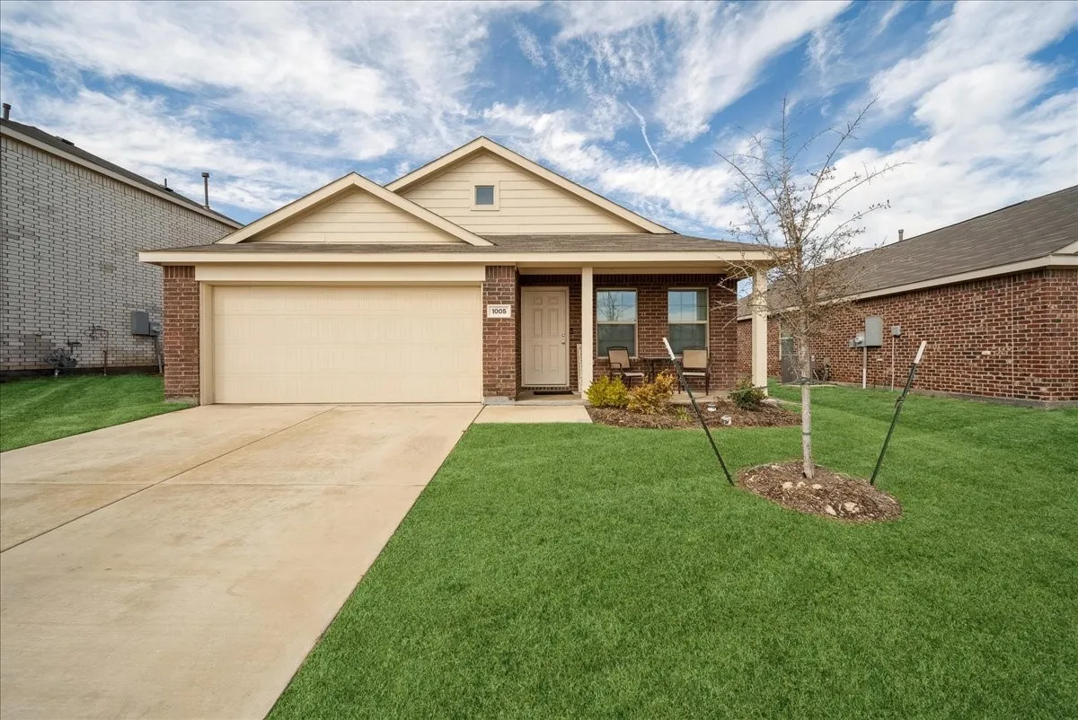 Single Family Residence For Sale in Dallas County , 1005 Crestview Drive, Hutchins, Texas 75141, 3 Bedroom, 2 Bathroom, 2 Garage spaces, 1,302 Sqft, built in 2022, Preowned, mls#21253462, Real Estate Agent in Hutchins, Homes For Sale in Dallas county, Homes For Sale in Hutchins, Realtor in Hutchins Texas, Real Estate Brokerage Independent Realty Texas, Luminita Cordes Realtor