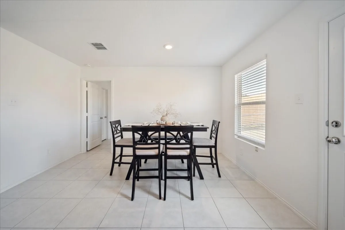 Single Family Residence For Sale in Dallas County , 1005 Crestview Drive, Hutchins, Texas 75141, 3 Bedroom, 2 Bathroom, 2 Garage spaces, 1,302 Sqft, built in 2022, Preowned, mls#21253462, Real Estate Agent in Hutchins, Homes For Sale in Dallas county, Homes For Sale in Hutchins, Realtor in Hutchins Texas, Real Estate Brokerage Independent Realty Texas, Luminita Cordes Realtor