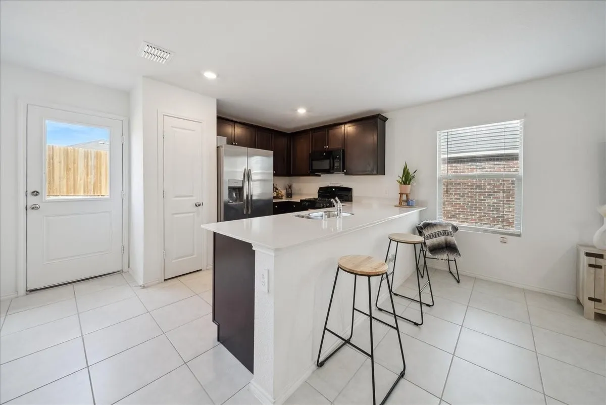 Single Family Residence For Sale in Dallas County , 1005 Crestview Drive, Hutchins, Texas 75141, 3 Bedroom, 2 Bathroom, 2 Garage spaces, 1,302 Sqft, built in 2022, Preowned, mls#21253462, Real Estate Agent in Hutchins, Homes For Sale in Dallas county, Homes For Sale in Hutchins, Realtor in Hutchins Texas, Real Estate Brokerage Independent Realty Texas, Luminita Cordes Realtor