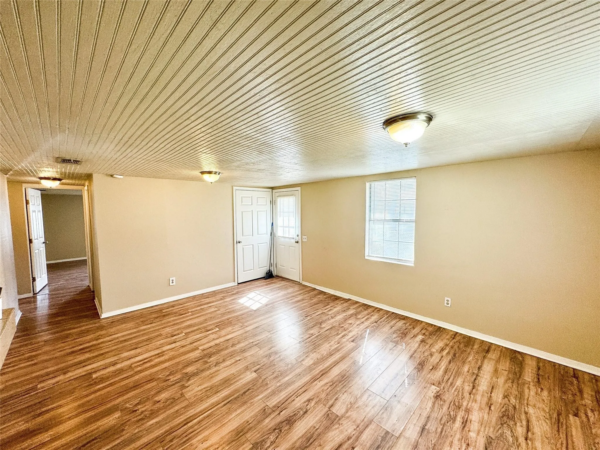 Single Family Residence For Sale in Erath County , 420 S Lillian Street, Stephenville, Texas 76401, 3 Bedroom, 1 Bathroom, Garage spaces, 1,064 Sqft, built in 1910, Preowned, mls#21254785, Real Estate Agent in Stephenville, Homes For Sale in Erath county, Homes For Sale in Stephenville, Realtor in Stephenville Texas, Real Estate Brokerage Independent Realty Texas, Luminita Cordes Realtor