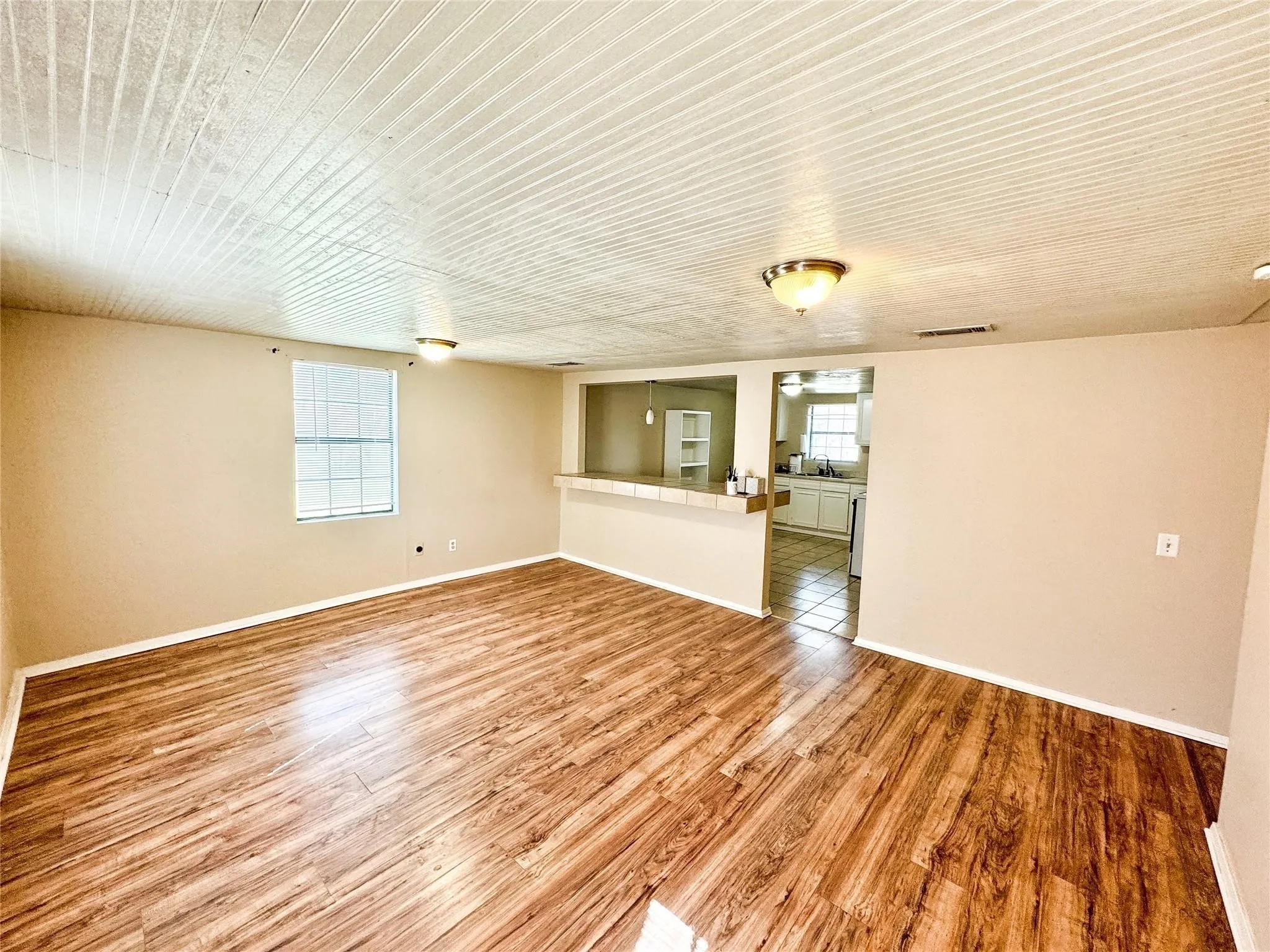 Single Family Residence For Sale in Erath County , 420 S Lillian Street, Stephenville, Texas 76401, 3 Bedroom, 1 Bathroom, Garage spaces, 1,064 Sqft, built in 1910, Preowned, mls#21254785, Real Estate Agent in Stephenville, Homes For Sale in Erath county, Homes For Sale in Stephenville, Realtor in Stephenville Texas, Real Estate Brokerage Independent Realty Texas, Luminita Cordes Realtor