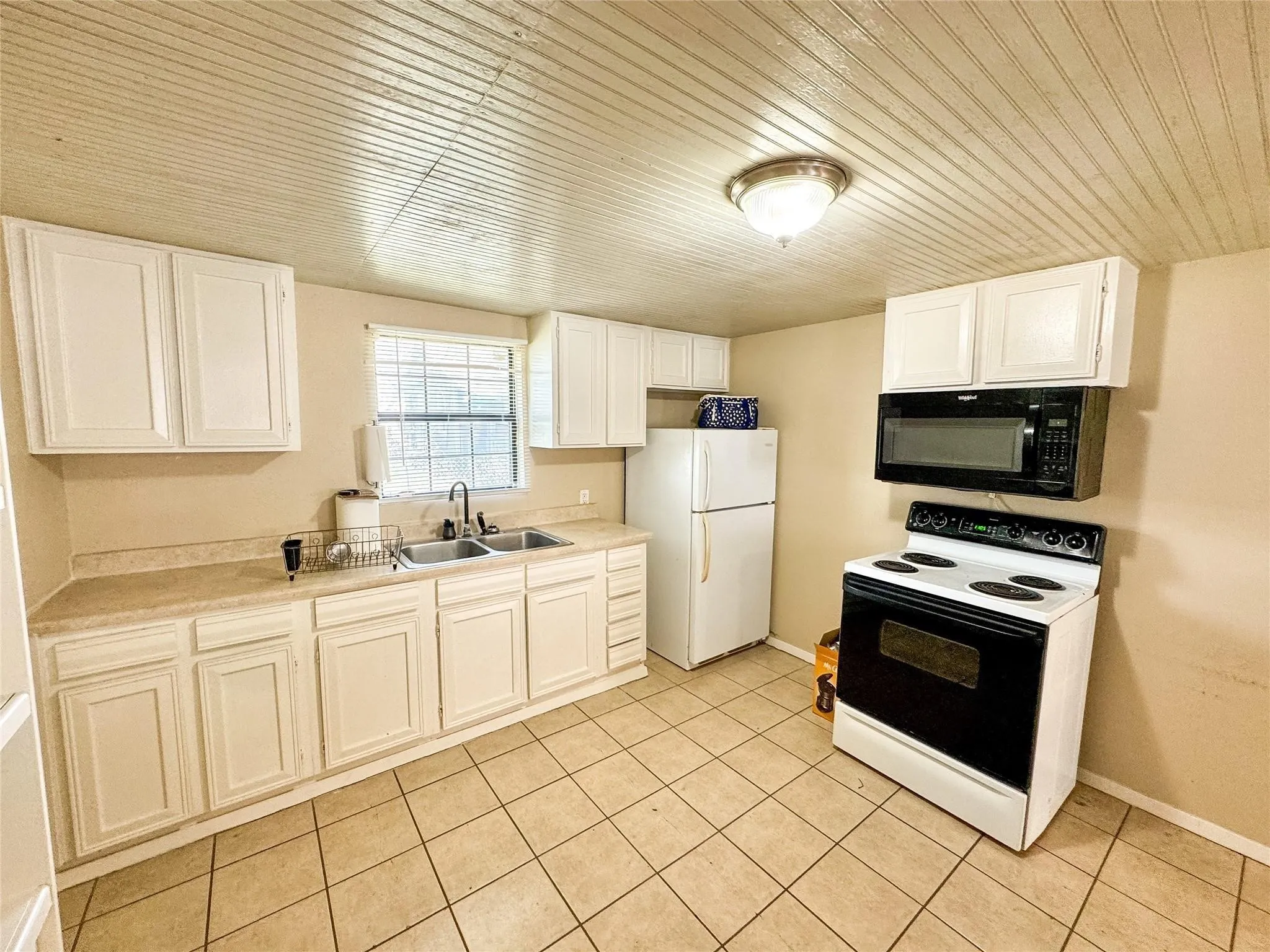 Single Family Residence For Sale in Erath County , 420 S Lillian Street, Stephenville, Texas 76401, 3 Bedroom, 1 Bathroom, Garage spaces, 1,064 Sqft, built in 1910, Preowned, mls#21254785, Real Estate Agent in Stephenville, Homes For Sale in Erath county, Homes For Sale in Stephenville, Realtor in Stephenville Texas, Real Estate Brokerage Independent Realty Texas, Luminita Cordes Realtor