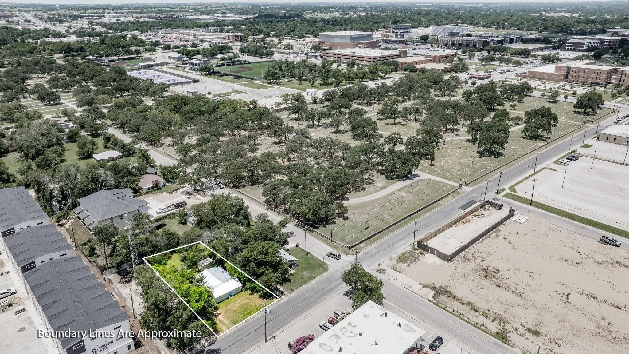 Single Family Residence For Sale in Erath County , 420 S Lillian Street, Stephenville, Texas 76401, 3 Bedroom, 1 Bathroom, Garage spaces, 1,064 Sqft, built in 1910, Preowned, mls#21254785, Real Estate Agent in Stephenville, Homes For Sale in Erath county, Homes For Sale in Stephenville, Realtor in Stephenville Texas, Real Estate Brokerage Independent Realty Texas, Luminita Cordes Realtor