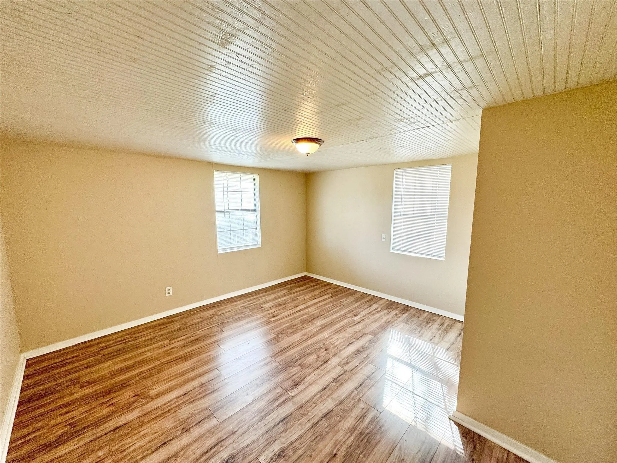 Single Family Residence For Sale in Erath County , 420 S Lillian Street, Stephenville, Texas 76401, 3 Bedroom, 1 Bathroom, Garage spaces, 1,064 Sqft, built in 1910, Preowned, mls#21254785, Real Estate Agent in Stephenville, Homes For Sale in Erath county, Homes For Sale in Stephenville, Realtor in Stephenville Texas, Real Estate Brokerage Independent Realty Texas, Luminita Cordes Realtor