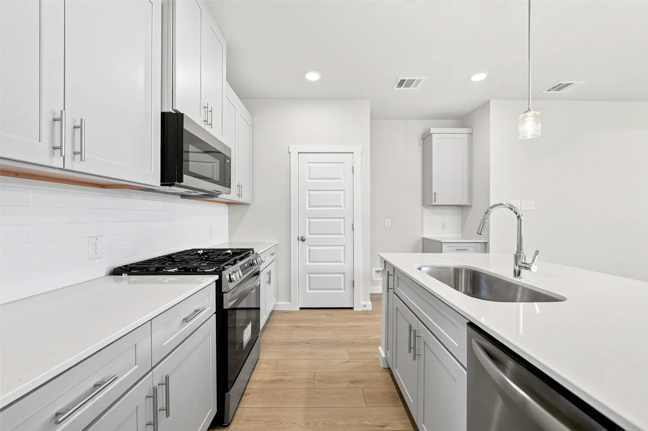 Single Family Residence For Sale in Kaufman County , 3516 Hank Drive, Heartland, Texas 75126, 4 Bedroom, 2 Bathroom, 2 Garage spaces, 1,590 Sqft, built in 2026, New Construction - Incomplete, mls#21255392, Real Estate Agent in Heartland, Homes For Sale in Kaufman county, Homes For Sale in Heartland, Realtor in Heartland Texas, Real Estate Brokerage Independent Realty Texas, Luminita Cordes Realtor