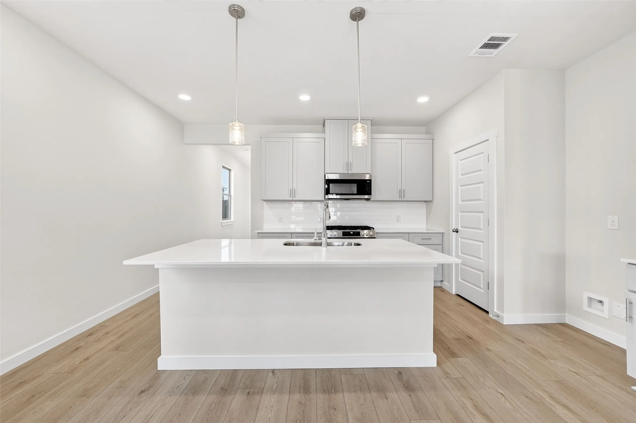 Single Family Residence For Sale in Kaufman County , 3516 Hank Drive, Heartland, Texas 75126, 4 Bedroom, 2 Bathroom, 2 Garage spaces, 1,590 Sqft, built in 2026, New Construction - Incomplete, mls#21255392, Real Estate Agent in Heartland, Homes For Sale in Kaufman county, Homes For Sale in Heartland, Realtor in Heartland Texas, Real Estate Brokerage Independent Realty Texas, Luminita Cordes Realtor