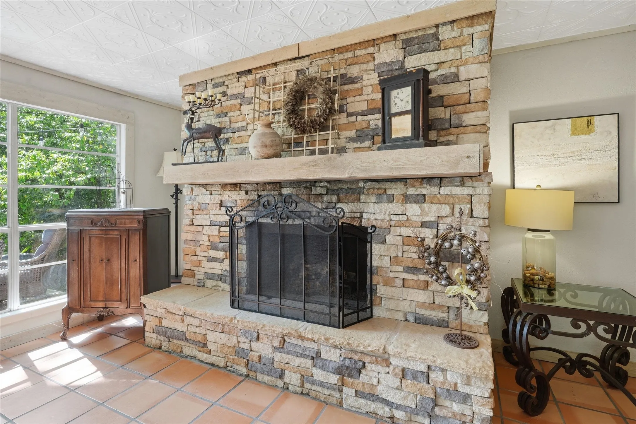 Single Family Residence For Sale in Hood County , 5106 Gibson Court, Granbury, Texas 76049, 3 Bedroom, 2 Bathroom, 2 Garage spaces, 2,712 Sqft, built in 1978, Preowned, mls#21233281, Real Estate Agent in Granbury, Homes For Sale in Hood county, Homes For Sale in Granbury, Realtor in Granbury Texas, Real Estate Brokerage Independent Realty Texas, Luminita Cordes Realtor
