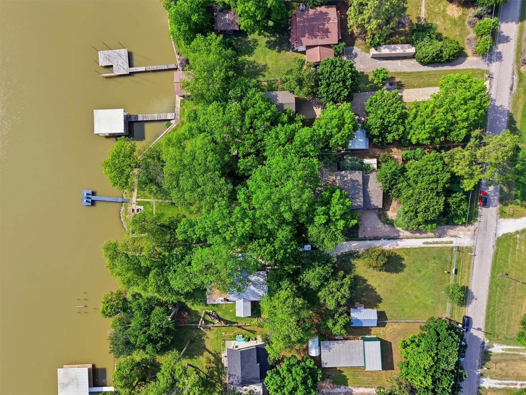 Single Family Residence For Sale in Hood County , 5106 Gibson Court, Granbury, Texas 76049, 3 Bedroom, 2 Bathroom, 2 Garage spaces, 2,712 Sqft, built in 1978, Preowned, mls#21233281, Real Estate Agent in Granbury, Homes For Sale in Hood county, Homes For Sale in Granbury, Realtor in Granbury Texas, Real Estate Brokerage Independent Realty Texas, Luminita Cordes Realtor