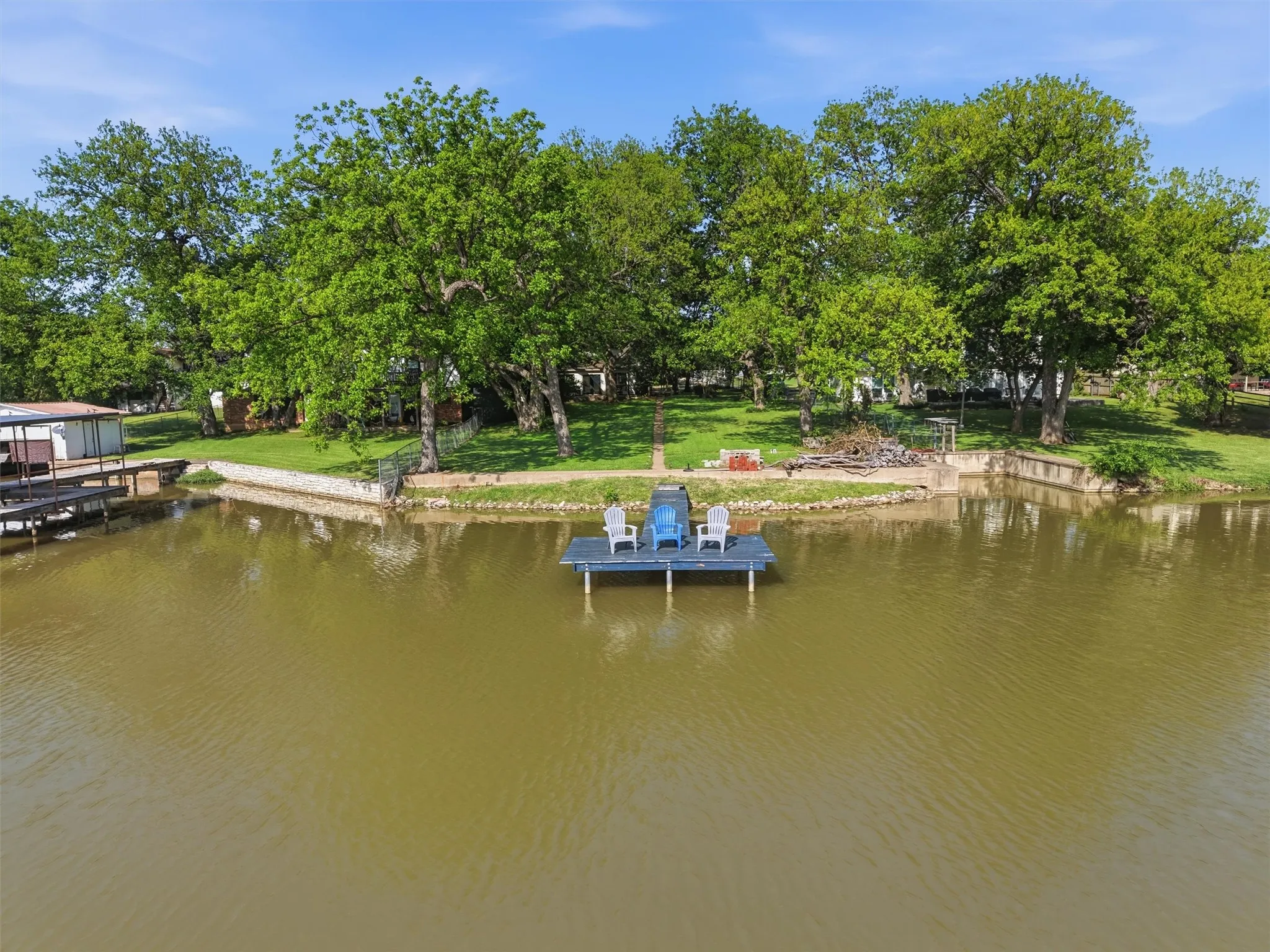 Single Family Residence For Sale in Hood County , 5106 Gibson Court, Granbury, Texas 76049, 3 Bedroom, 2 Bathroom, 2 Garage spaces, 2,712 Sqft, built in 1978, Preowned, mls#21233281, Real Estate Agent in Granbury, Homes For Sale in Hood county, Homes For Sale in Granbury, Realtor in Granbury Texas, Real Estate Brokerage Independent Realty Texas, Luminita Cordes Realtor