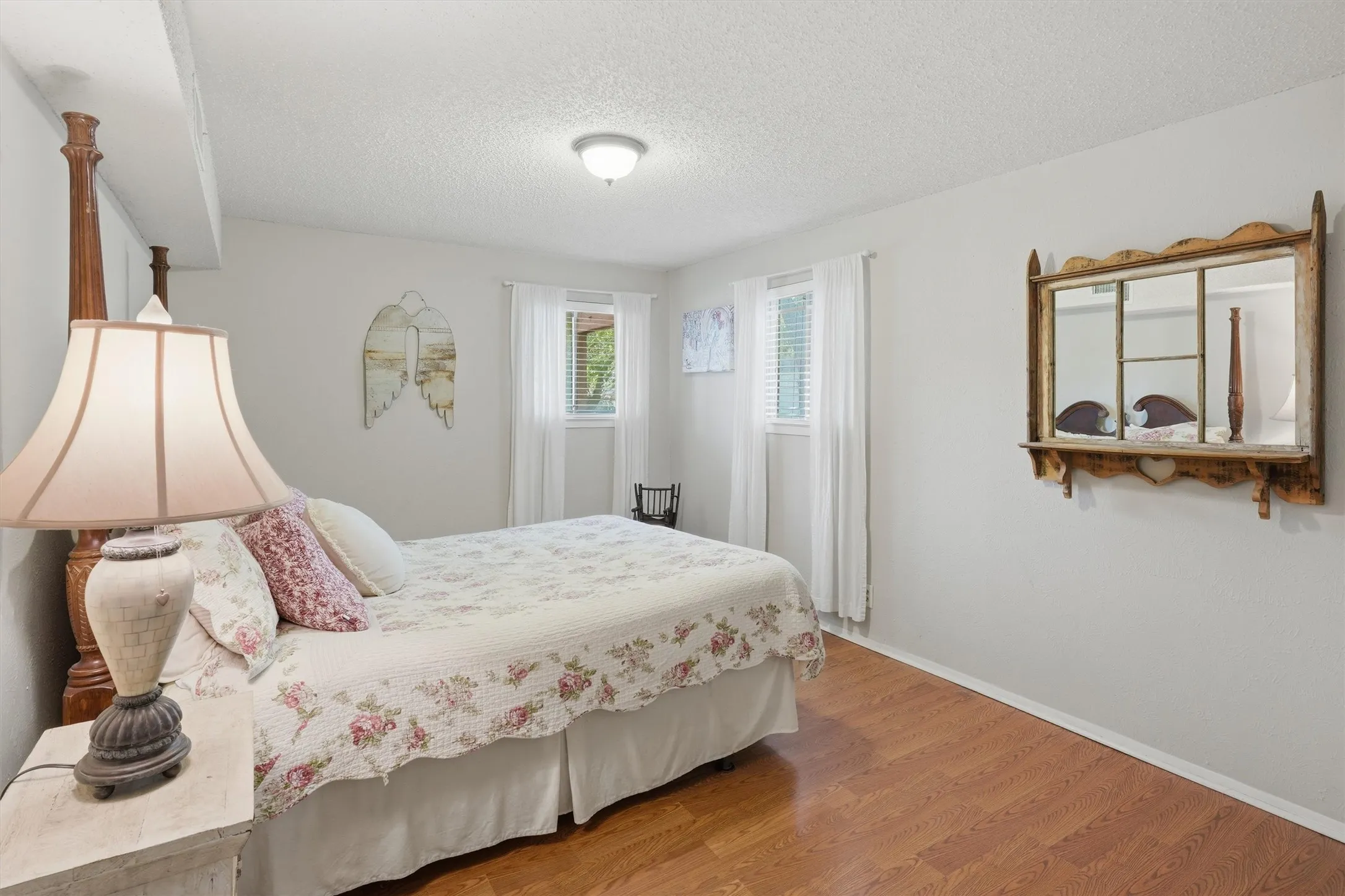 Single Family Residence For Sale in Hood County , 5106 Gibson Court, Granbury, Texas 76049, 3 Bedroom, 2 Bathroom, 2 Garage spaces, 2,712 Sqft, built in 1978, Preowned, mls#21233281, Real Estate Agent in Granbury, Homes For Sale in Hood county, Homes For Sale in Granbury, Realtor in Granbury Texas, Real Estate Brokerage Independent Realty Texas, Luminita Cordes Realtor