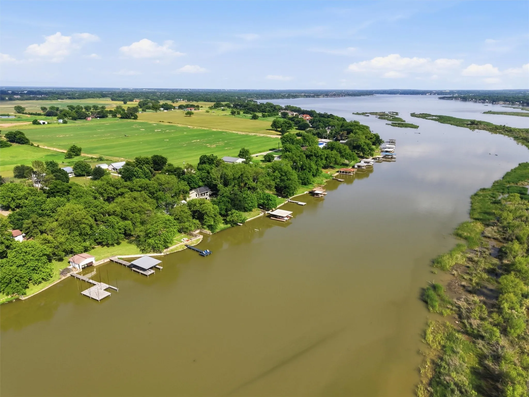 Single Family Residence For Sale in Hood County , 5106 Gibson Court, Granbury, Texas 76049, 3 Bedroom, 2 Bathroom, 2 Garage spaces, 2,712 Sqft, built in 1978, Preowned, mls#21233281, Real Estate Agent in Granbury, Homes For Sale in Hood county, Homes For Sale in Granbury, Realtor in Granbury Texas, Real Estate Brokerage Independent Realty Texas, Luminita Cordes Realtor