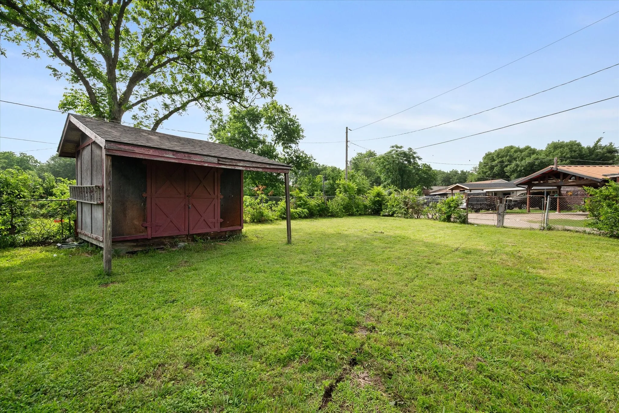 Single Family Residence For Sale in Dallas County , 609 Columbine Lane, Grand Prairie, Texas 75052, 3 Bedrooms, 2 Bathrooms, Garage spaces, 1,530 Sqft, built in 1973, Price $284,999, mls#21253402, Real Estate Agent in Grand Prairie, Homes For Sale in Dallas county, Homes For Sale in Grand Prairie, Realtor in Grand Prairie Texas, Real Estate Brokerage Independent Realty Texas, Luminita Cordes Realtor