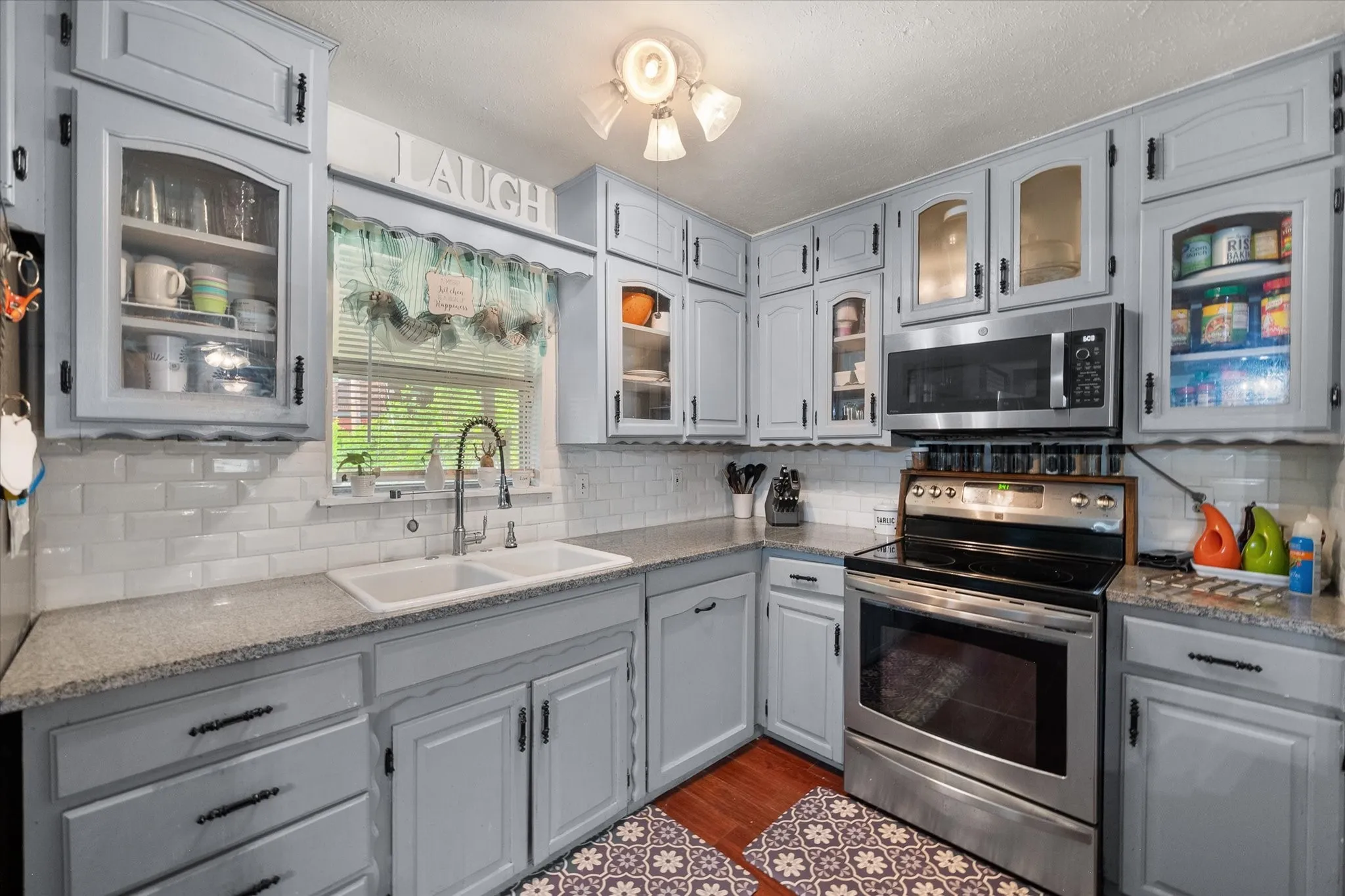 Single Family Residence For Sale in Dallas County , 609 Columbine Lane, Grand Prairie, Texas 75052, 3 Bedrooms, 2 Bathrooms, Garage spaces, 1,530 Sqft, built in 1973, Price $284,999, mls#21253402, Real Estate Agent in Grand Prairie, Homes For Sale in Dallas county, Homes For Sale in Grand Prairie, Realtor in Grand Prairie Texas, Real Estate Brokerage Independent Realty Texas, Luminita Cordes Realtor