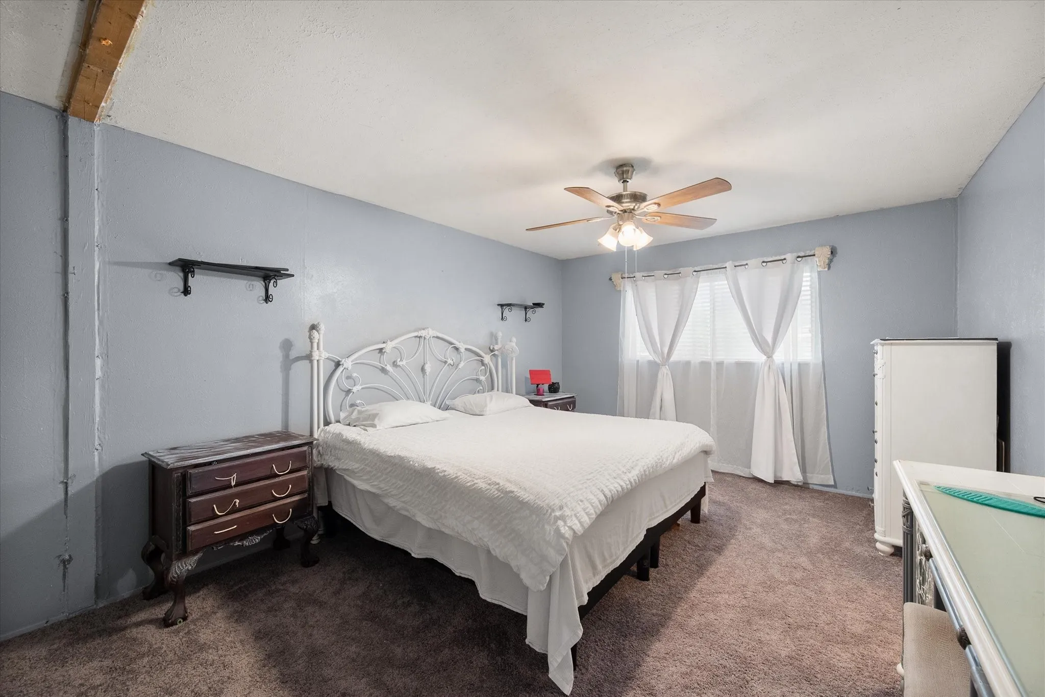 Single Family Residence For Sale in Dallas County , 609 Columbine Lane, Grand Prairie, Texas 75052, 3 Bedrooms, 2 Bathrooms, Garage spaces, 1,530 Sqft, built in 1973, Price $284,999, mls#21253402, Real Estate Agent in Grand Prairie, Homes For Sale in Dallas county, Homes For Sale in Grand Prairie, Realtor in Grand Prairie Texas, Real Estate Brokerage Independent Realty Texas, Luminita Cordes Realtor