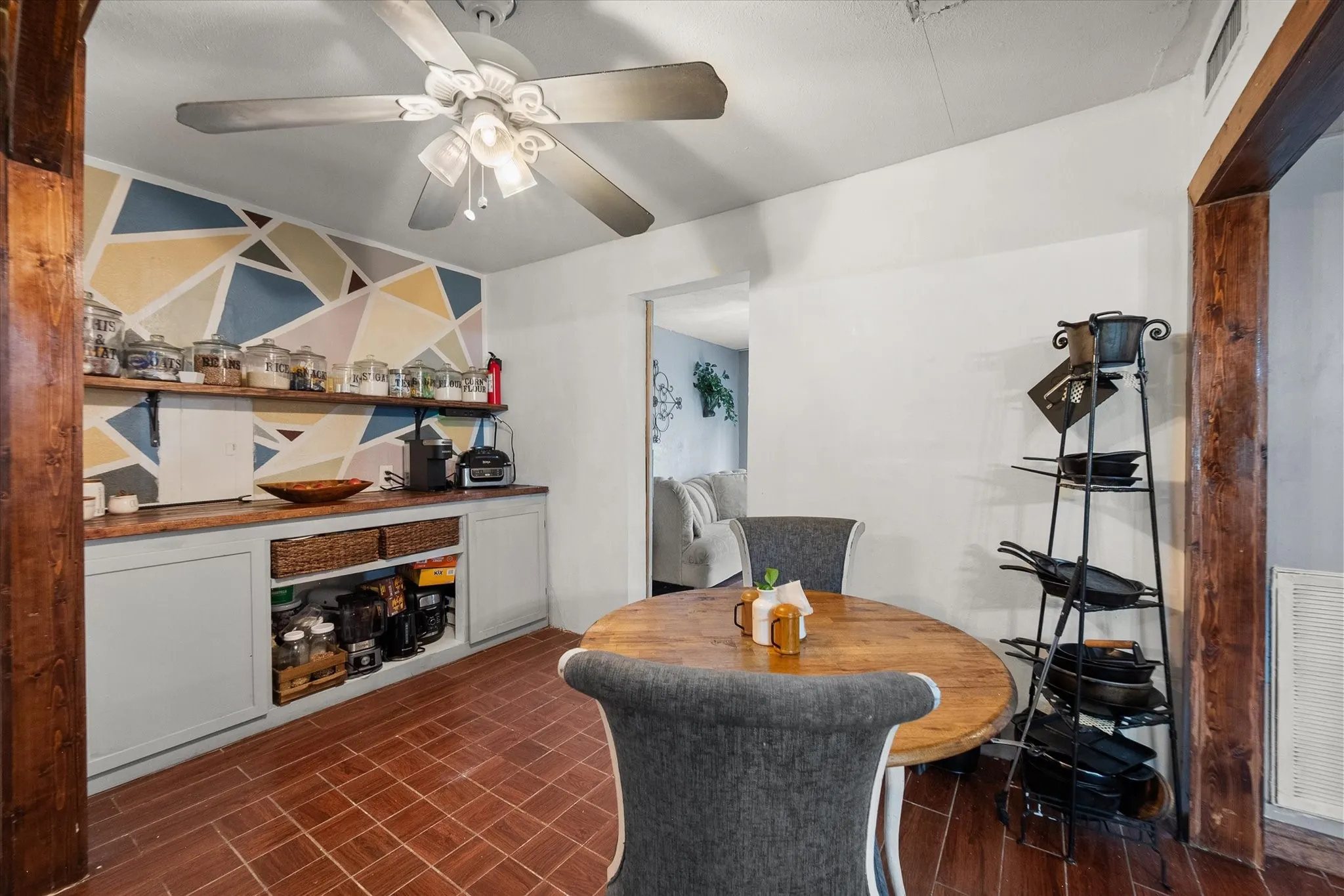 Single Family Residence For Sale in Dallas County , 609 Columbine Lane, Grand Prairie, Texas 75052, 3 Bedrooms, 2 Bathrooms, Garage spaces, 1,530 Sqft, built in 1973, Price $284,999, mls#21253402, Real Estate Agent in Grand Prairie, Homes For Sale in Dallas county, Homes For Sale in Grand Prairie, Realtor in Grand Prairie Texas, Real Estate Brokerage Independent Realty Texas, Luminita Cordes Realtor