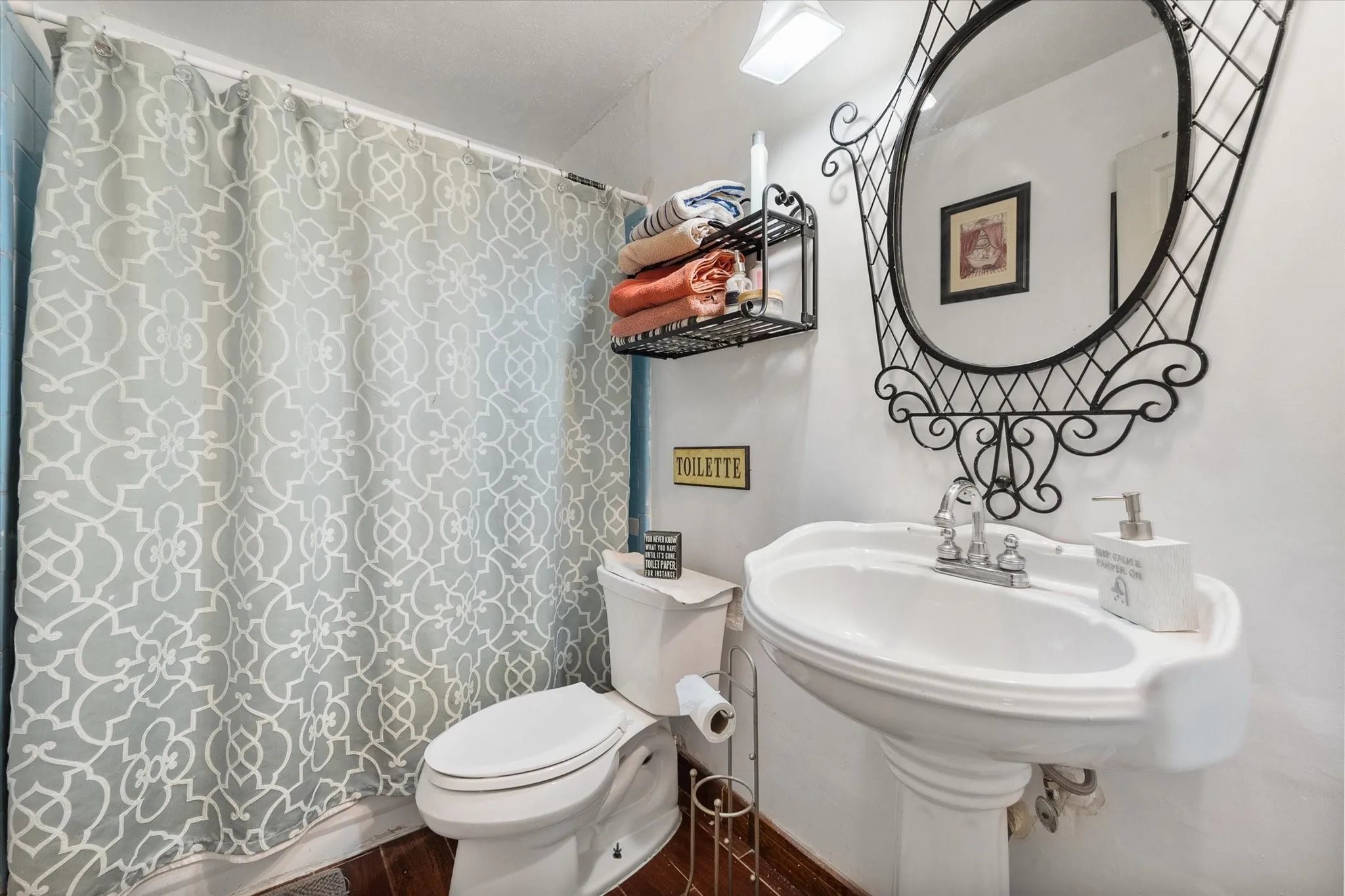 Single Family Residence For Sale in Dallas County , 609 Columbine Lane, Grand Prairie, Texas 75052, 3 Bedrooms, 2 Bathrooms, Garage spaces, 1,530 Sqft, built in 1973, Price $284,999, mls#21253402, Real Estate Agent in Grand Prairie, Homes For Sale in Dallas county, Homes For Sale in Grand Prairie, Realtor in Grand Prairie Texas, Real Estate Brokerage Independent Realty Texas, Luminita Cordes Realtor